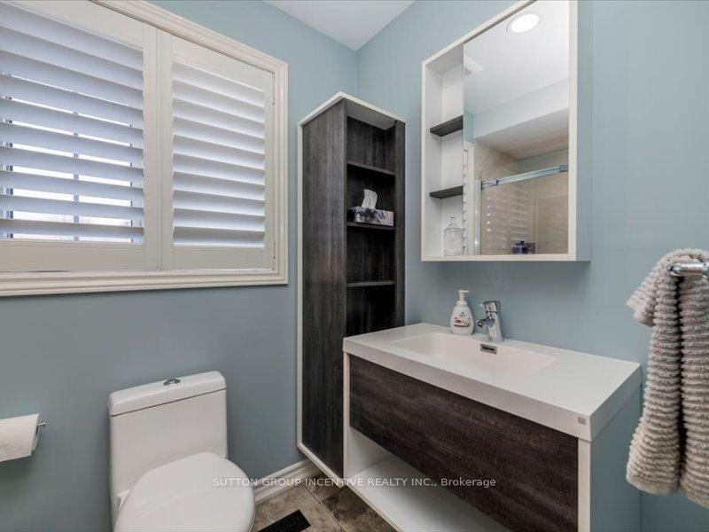 Photo 5 of 36 Stoneybrook Crescent, Barrie, Ardagh — HOMEH