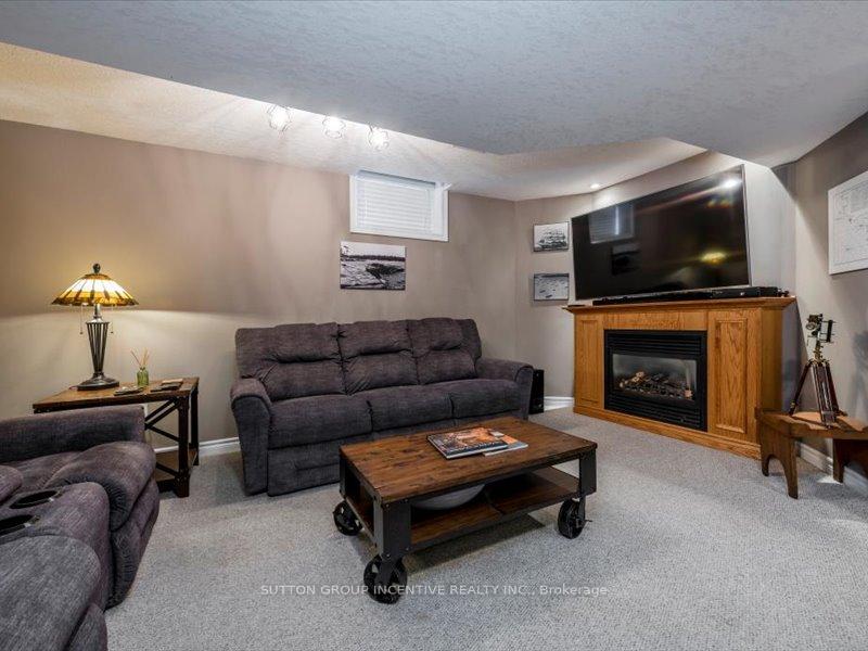 Photo 6 of 36 Stoneybrook Crescent, Barrie, Ardagh — HOMEH
