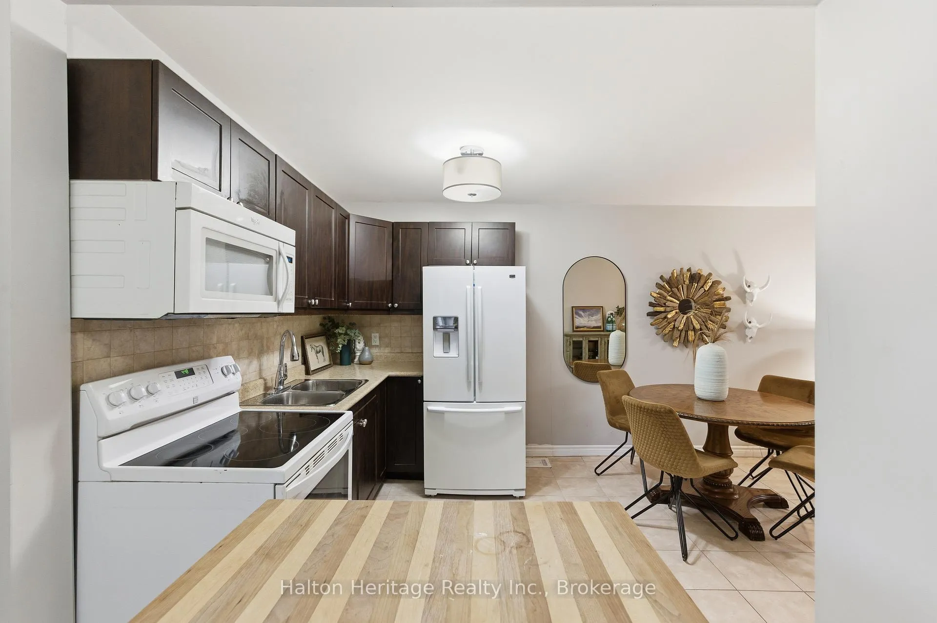 Photo 16 of 190 Wood Street E, Hamilton, North End — HOMEH