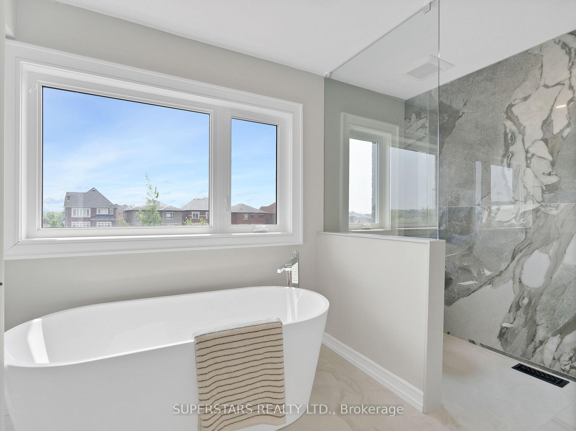Photo 44 of 6 Conklin Crescent, Aurora, Rural Aurora — HOMEH