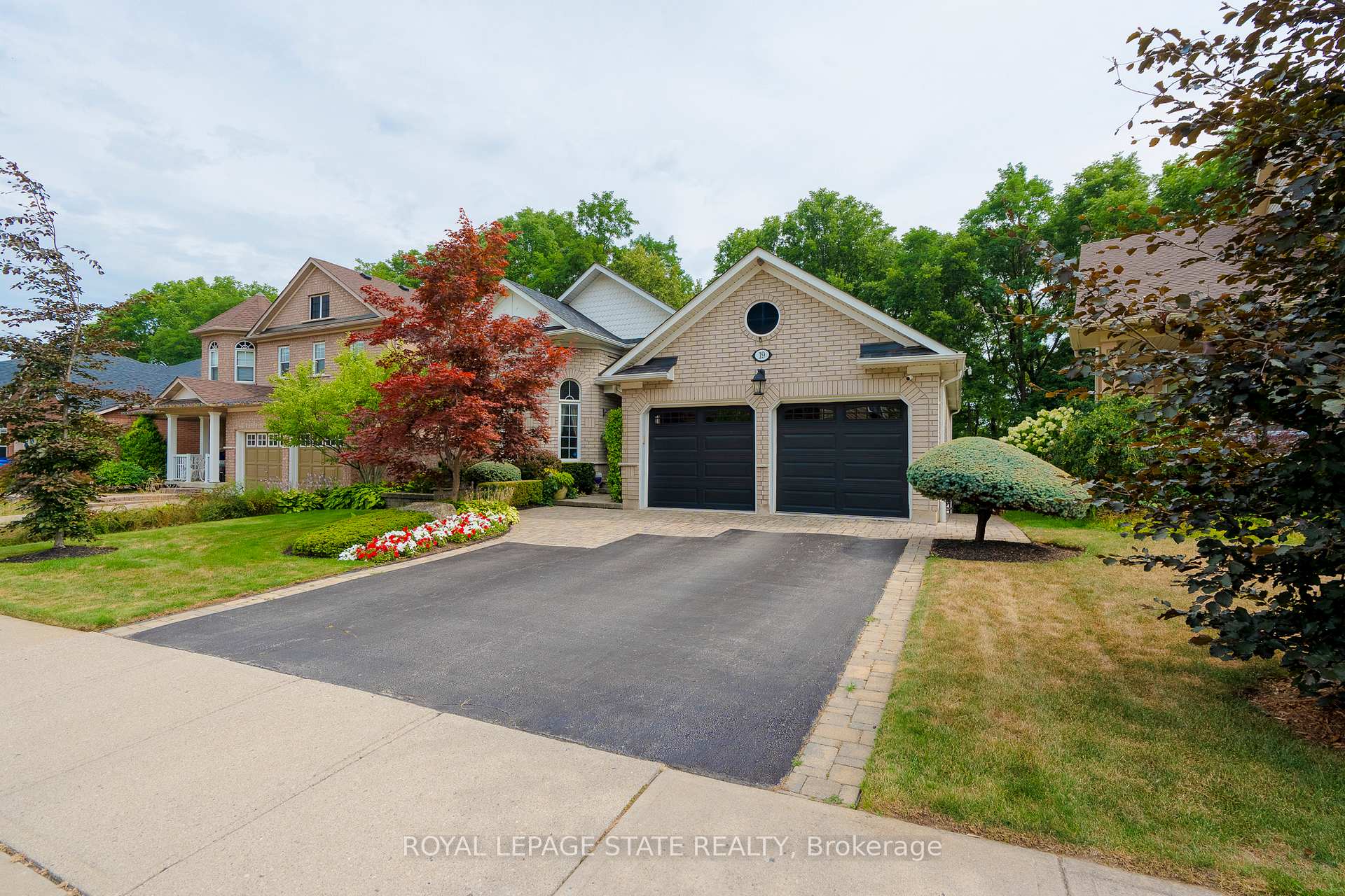 Photo 1 of 19 Brydale Court, Hamilton, Dundas — HOMEH