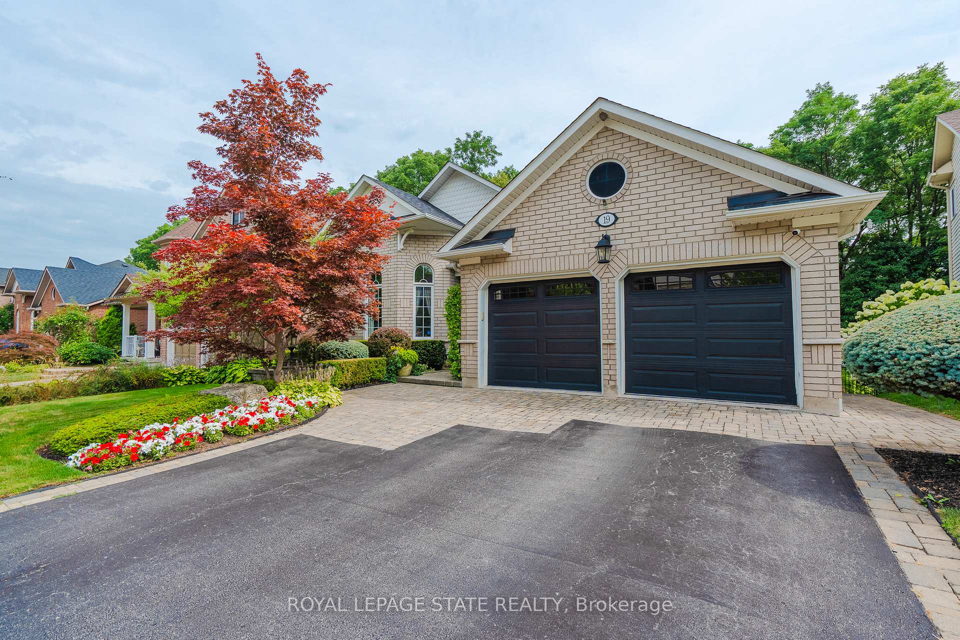 Photo 3 of 19 Brydale Court, Hamilton, Dundas — HOMEH