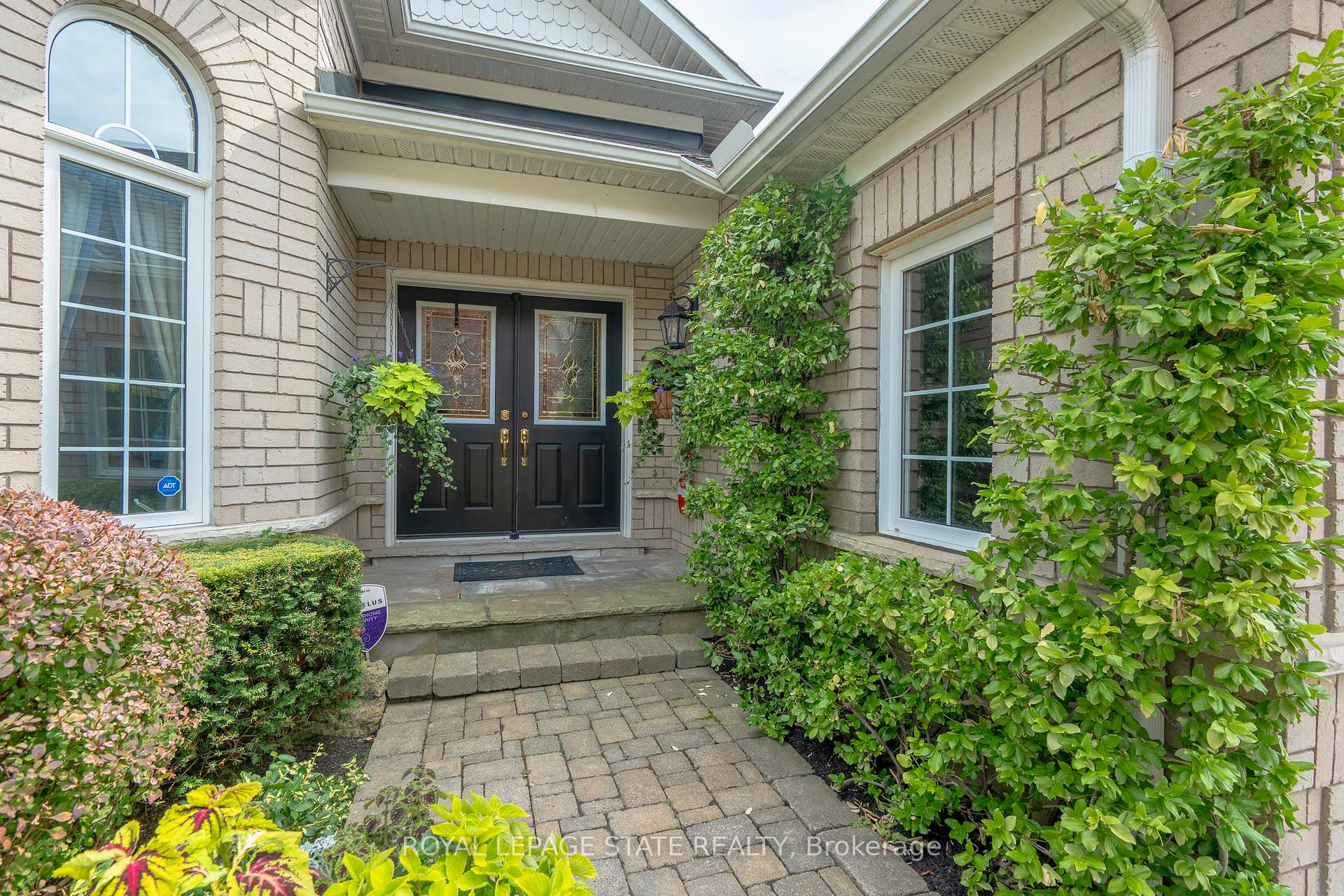 Photo 4 of 19 Brydale Court, Hamilton, Dundas — HOMEH
