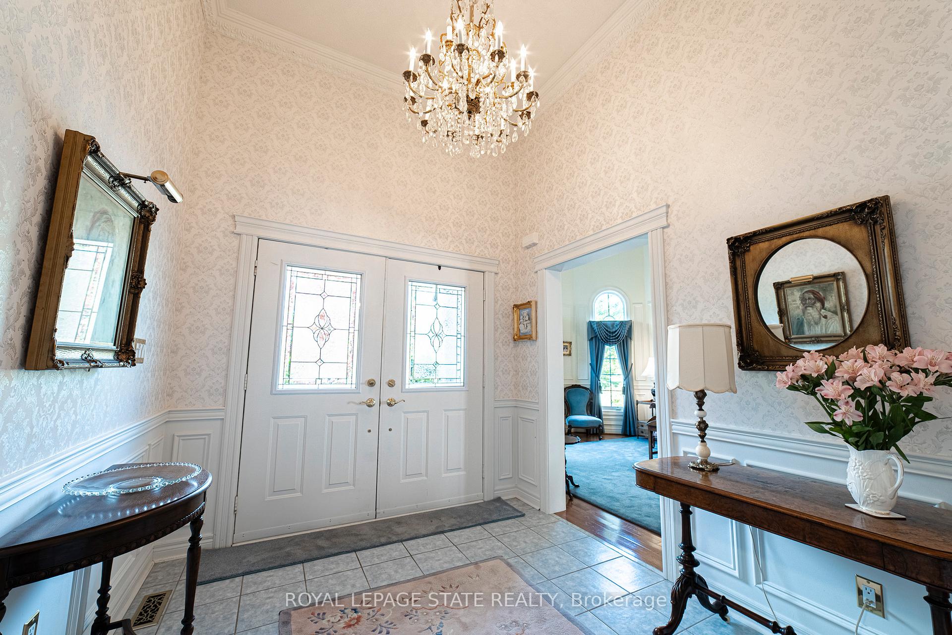 Photo 5 of 19 Brydale Court, Hamilton, Dundas — HOMEH