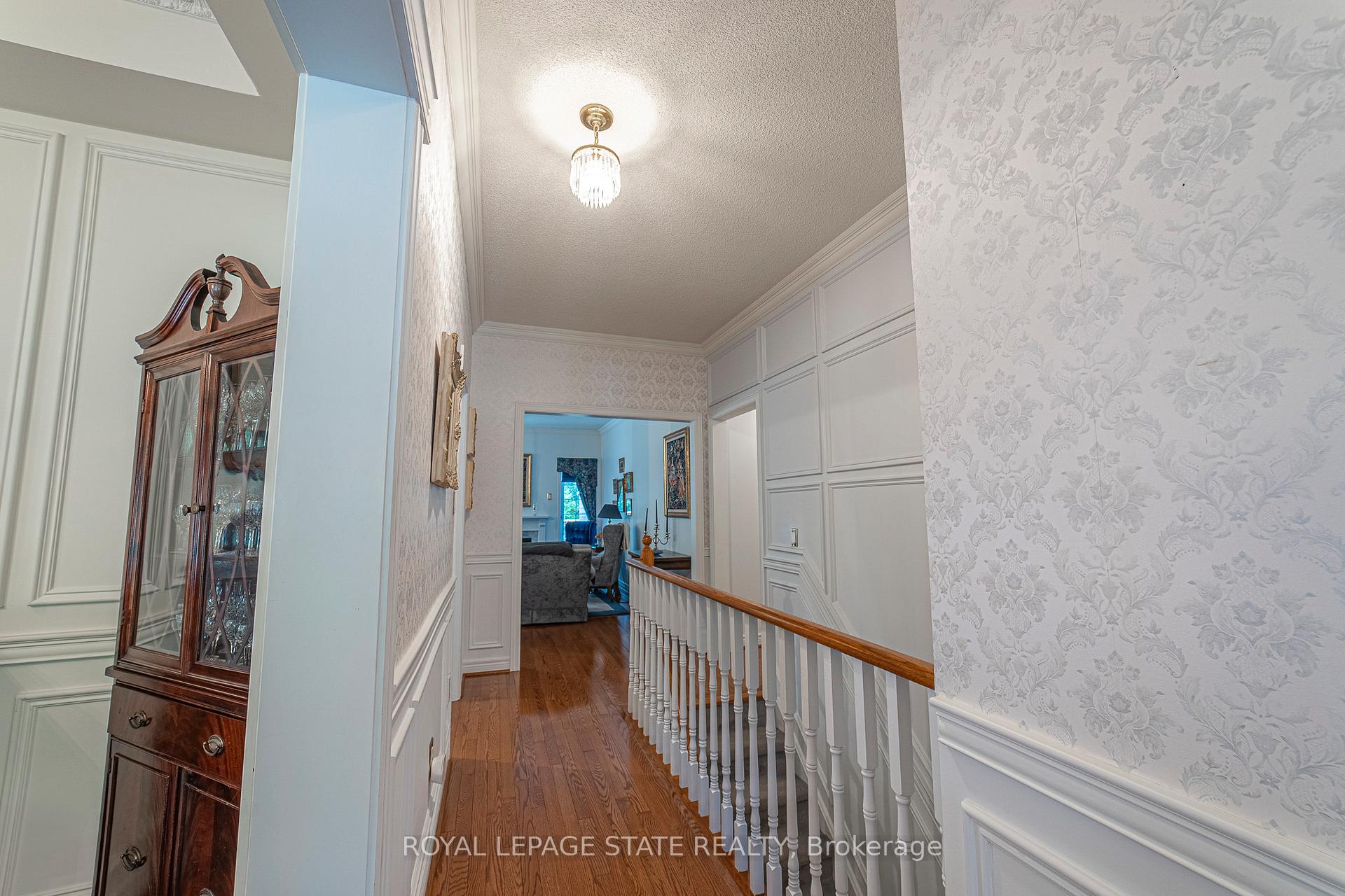 Photo 11 of 19 Brydale Court, Hamilton, Dundas — HOMEH