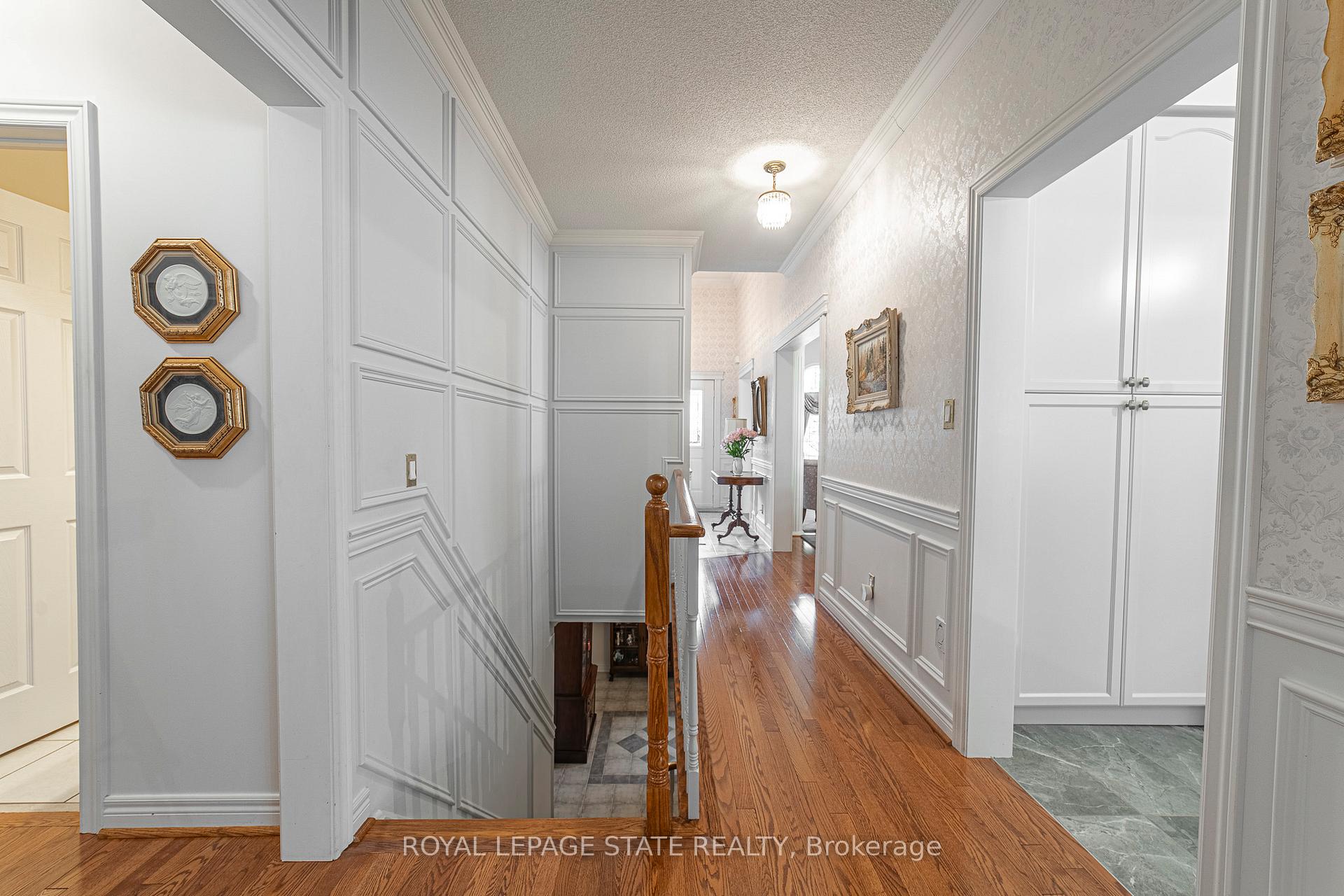 Photo 12 of 19 Brydale Court, Hamilton, Dundas — HOMEH