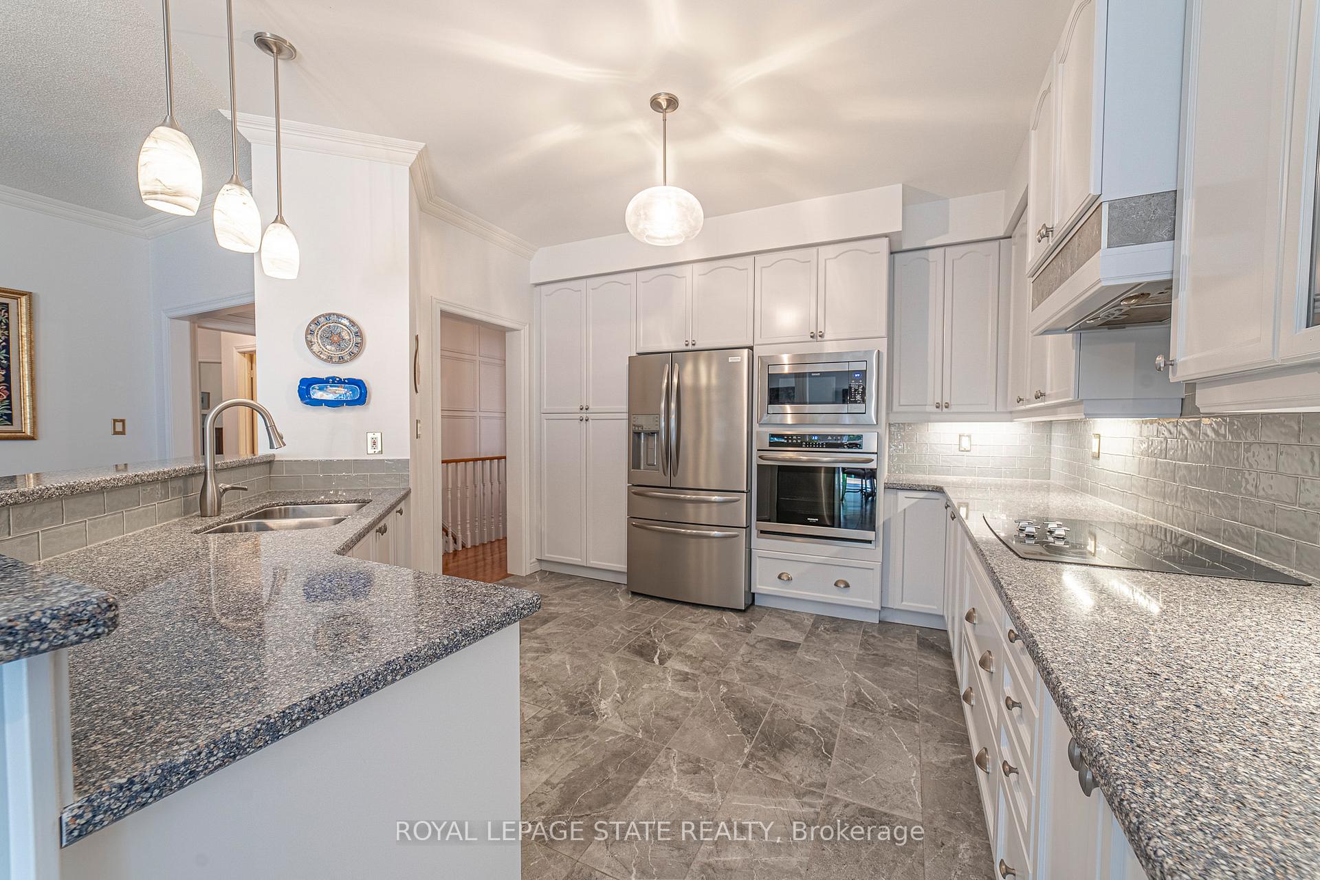 Photo 13 of 19 Brydale Court, Hamilton, Dundas — HOMEH