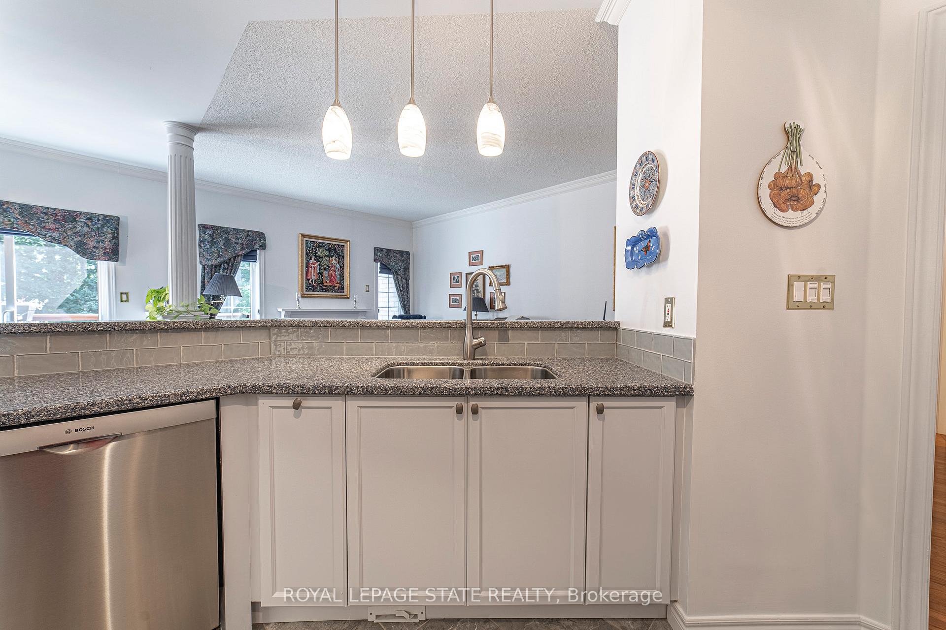 Photo 15 of 19 Brydale Court, Hamilton, Dundas — HOMEH