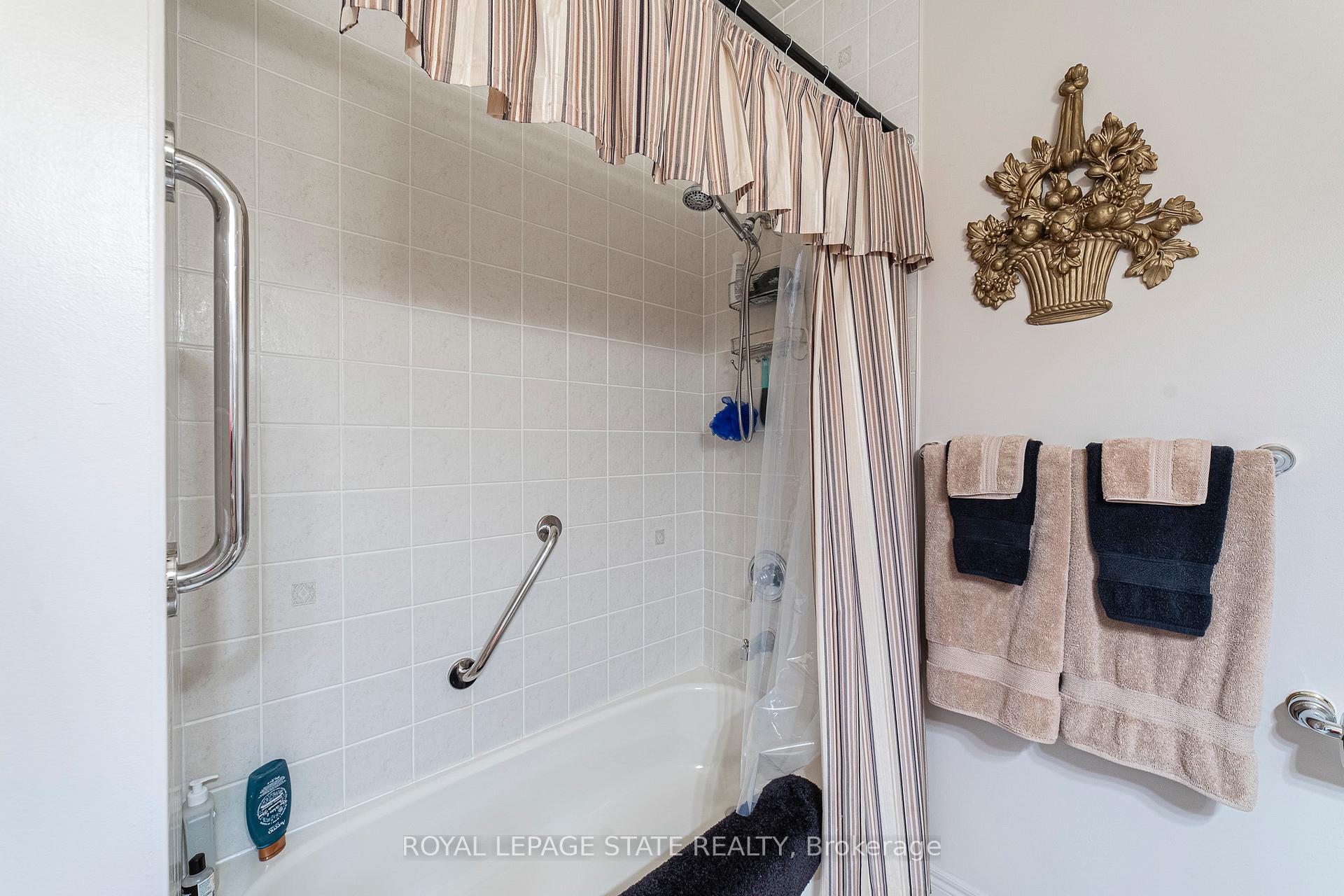 Photo 21 of 19 Brydale Court, Hamilton, Dundas — HOMEH