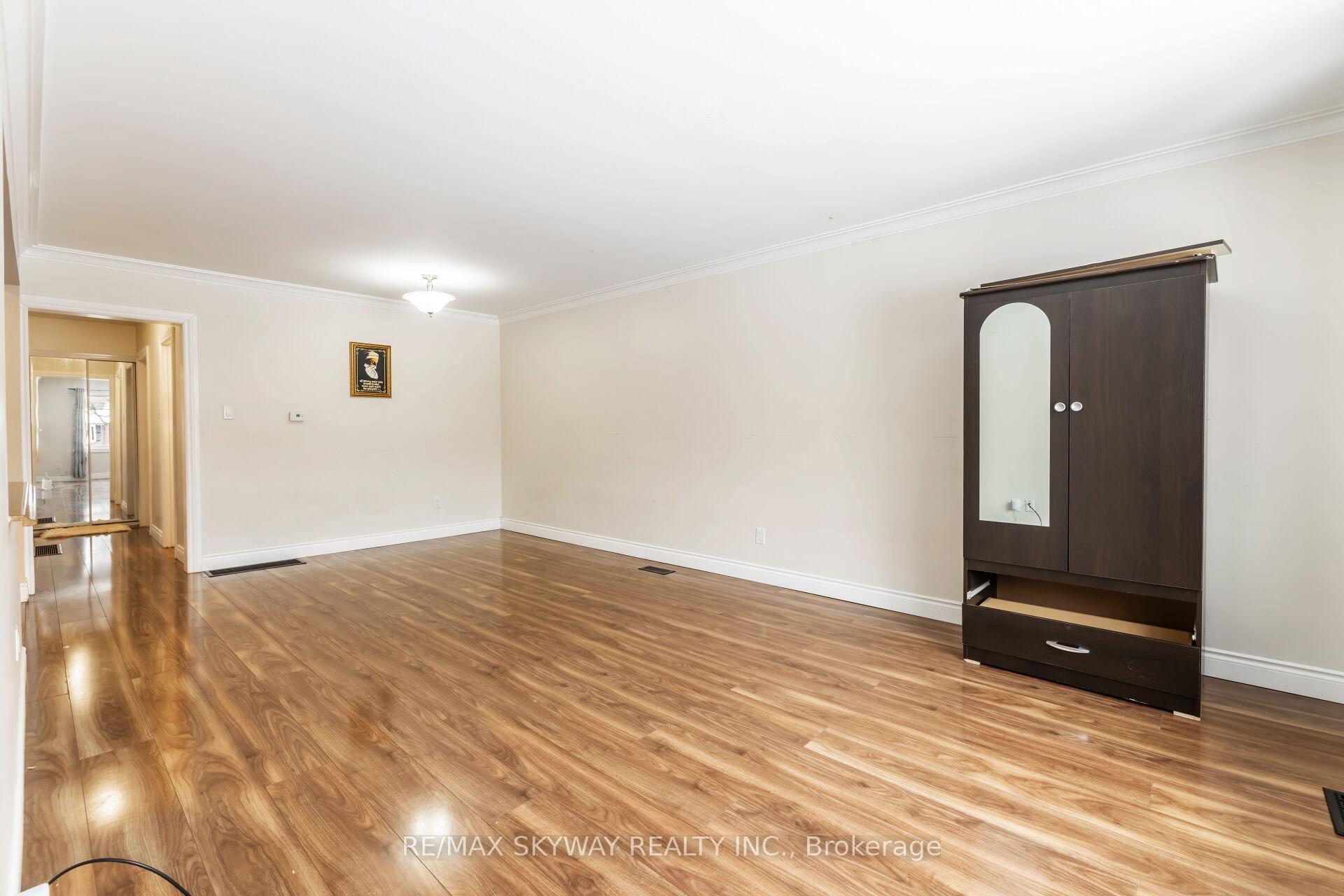 Photo 6 of 98 Jessie Street, Brampton, Downtown Brampton — HOMEH