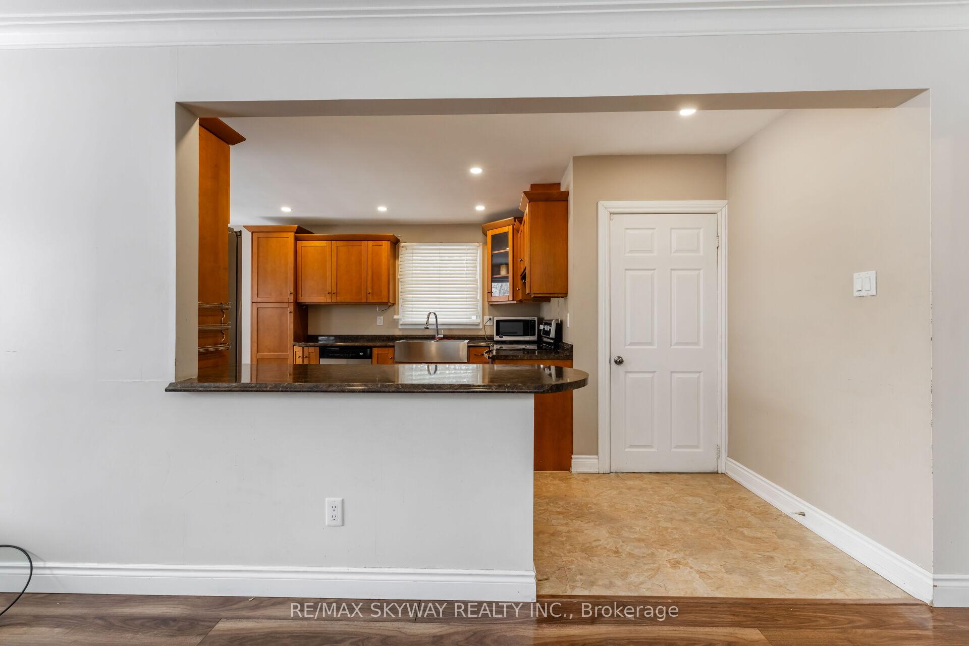 Photo 9 of 98 Jessie Street, Brampton, Downtown Brampton — HOMEH