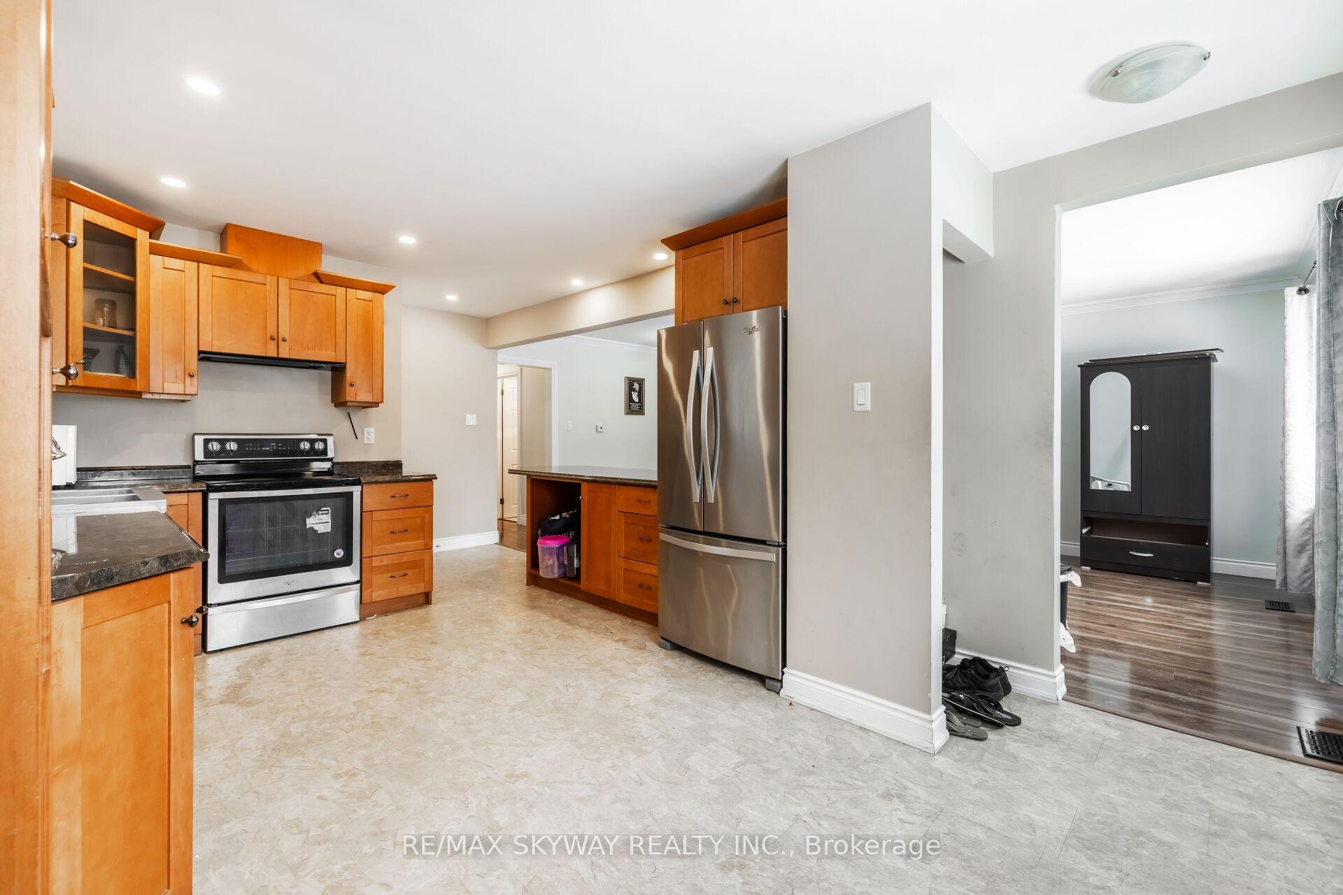 Photo 11 of 98 Jessie Street, Brampton, Downtown Brampton — HOMEH