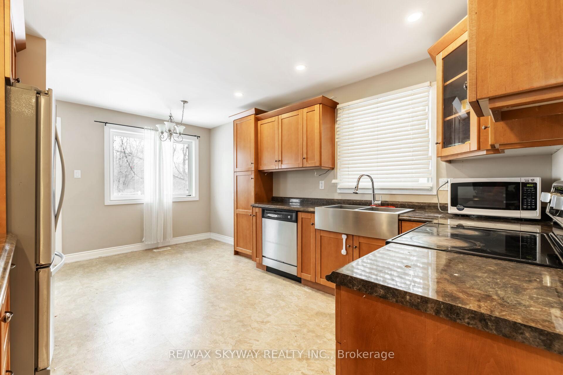 Photo 14 of 98 Jessie Street, Brampton, Downtown Brampton — HOMEH