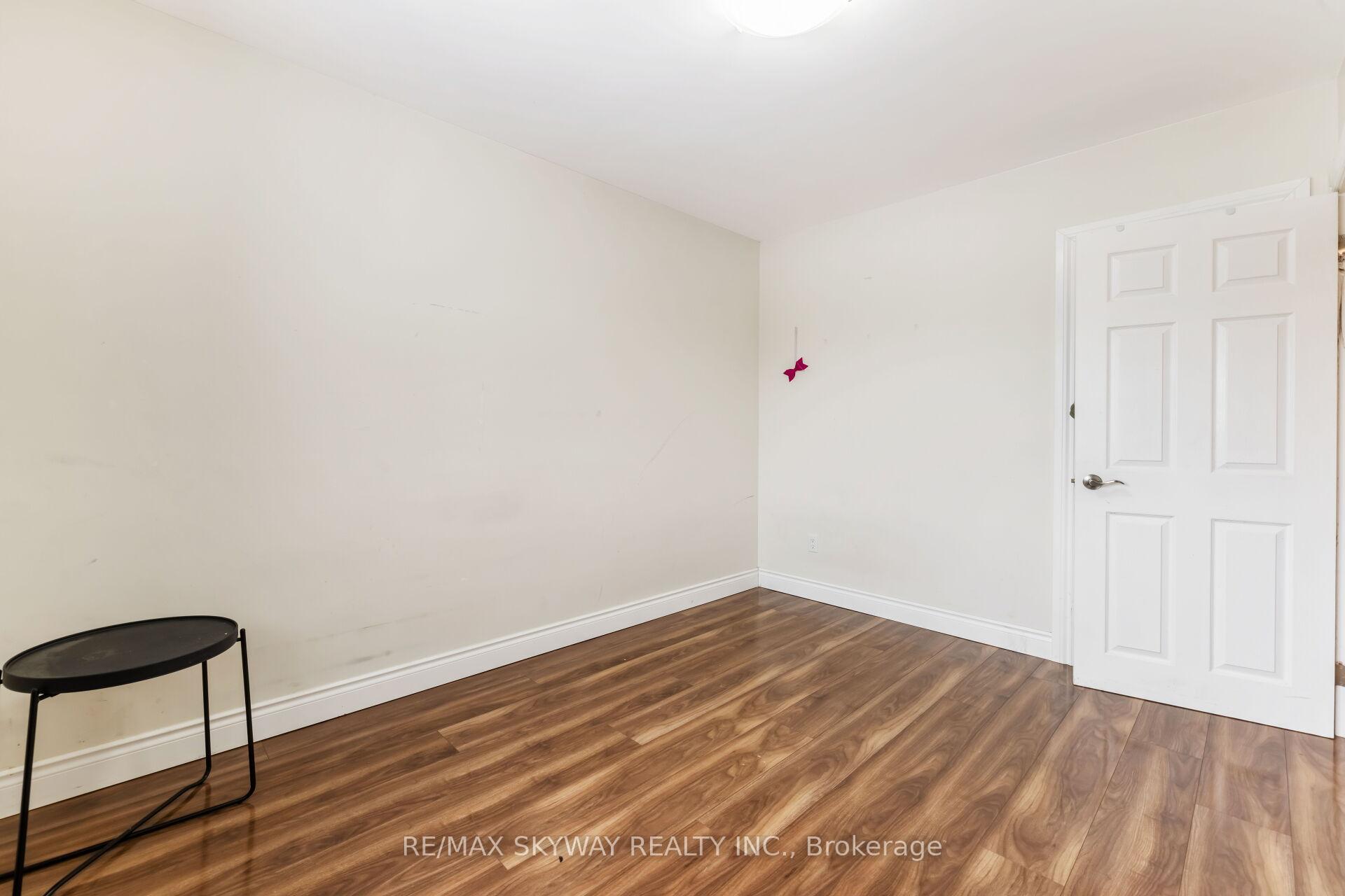 Photo 5 of 98 Jessie Street, Brampton, Downtown Brampton — HOMEH