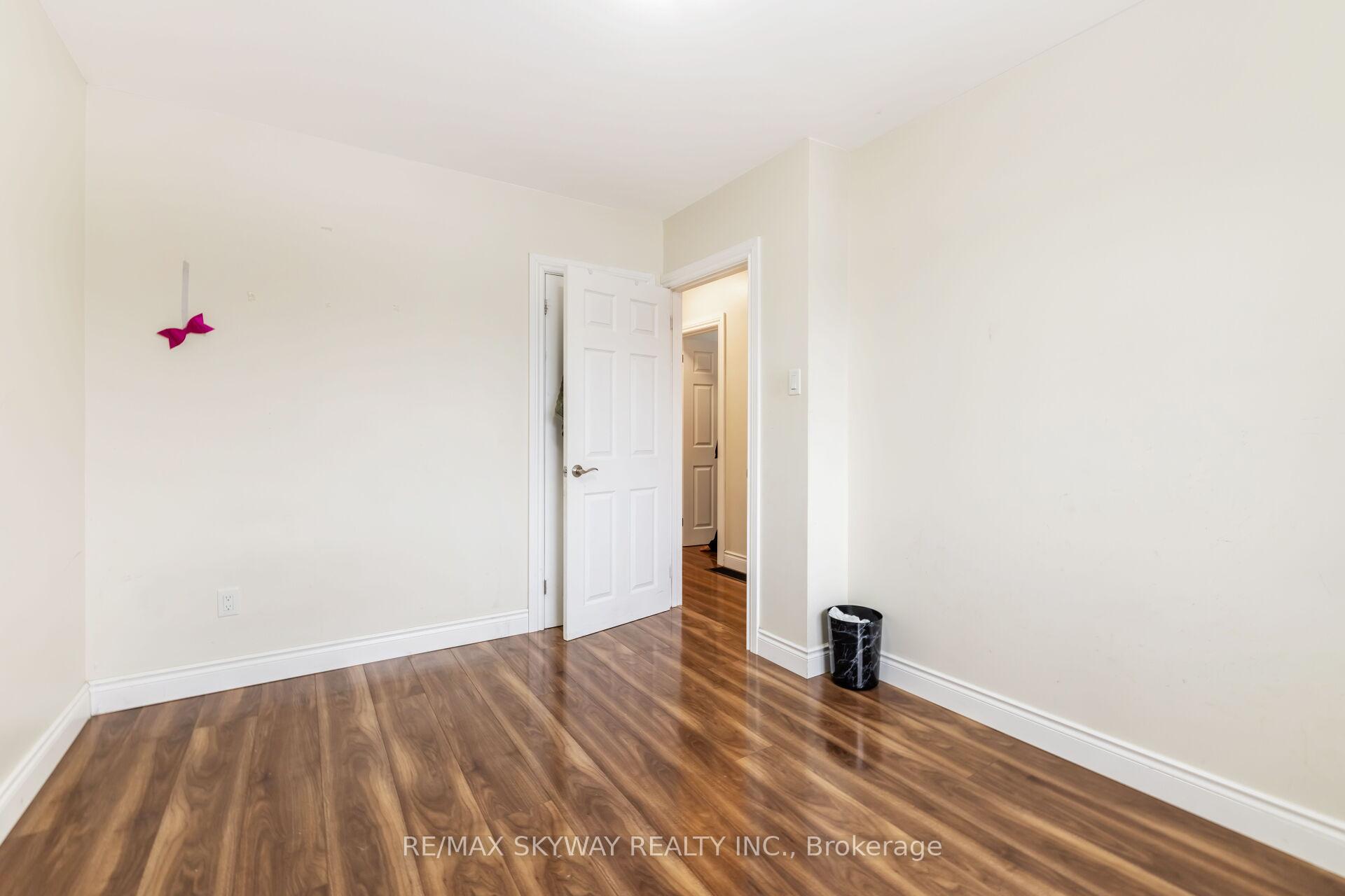 Photo 4 of 98 Jessie Street, Brampton, Downtown Brampton — HOMEH