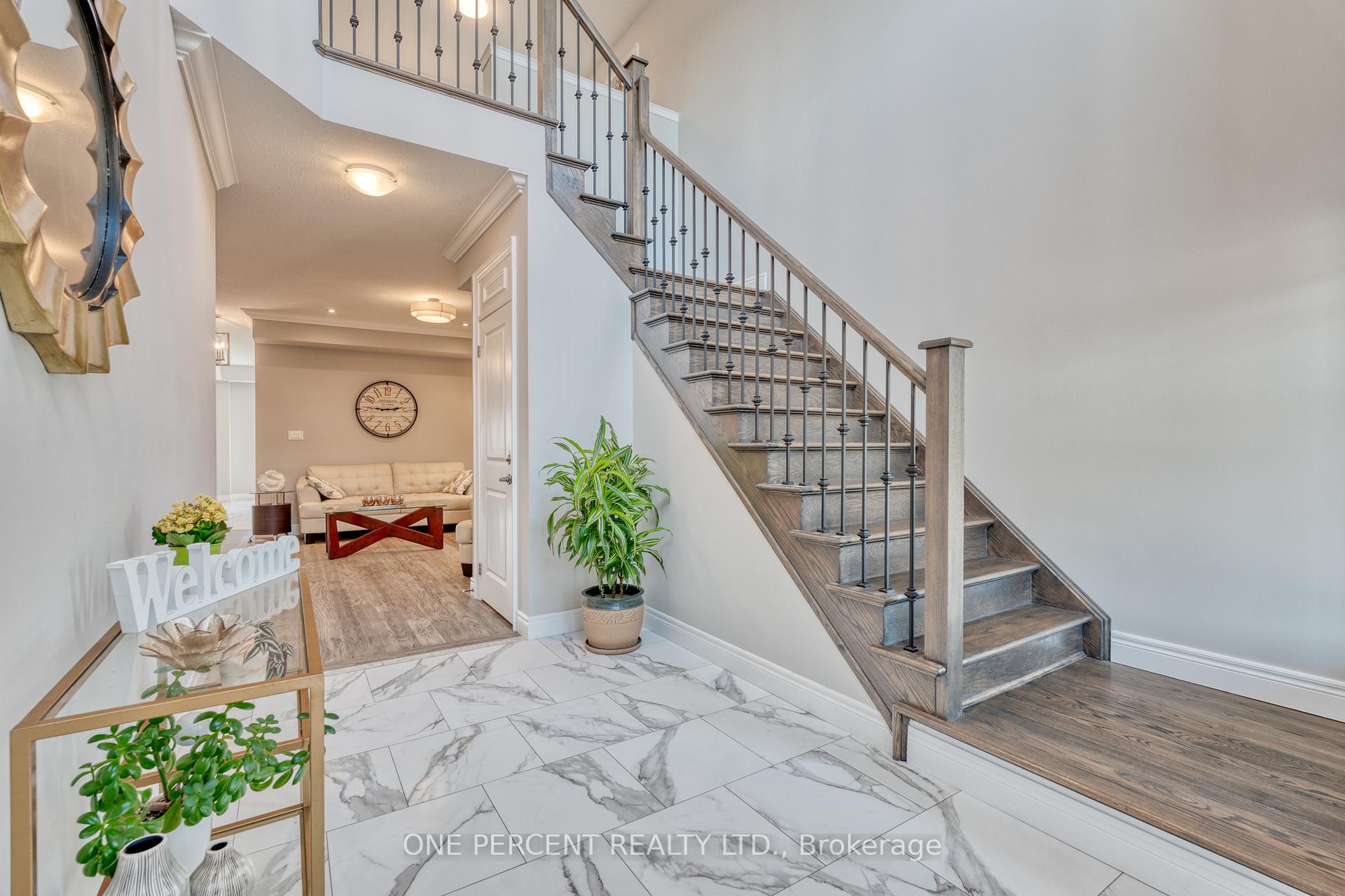 Photo 4 of 16 Eringate Court, Hamilton, Stoney Creek Mountain — HOMEH