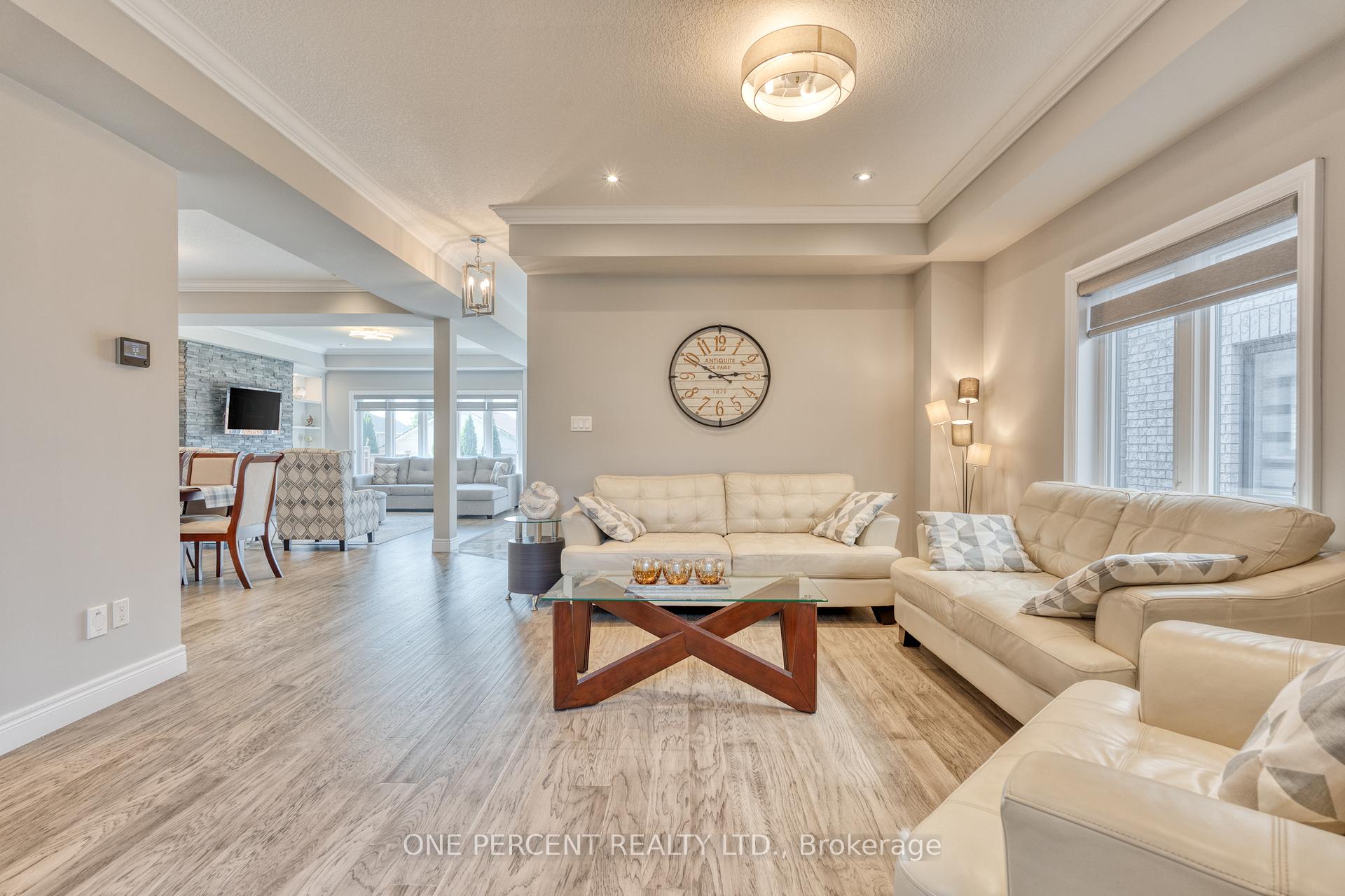 Photo 5 of 16 Eringate Court, Hamilton, Stoney Creek Mountain — HOMEH