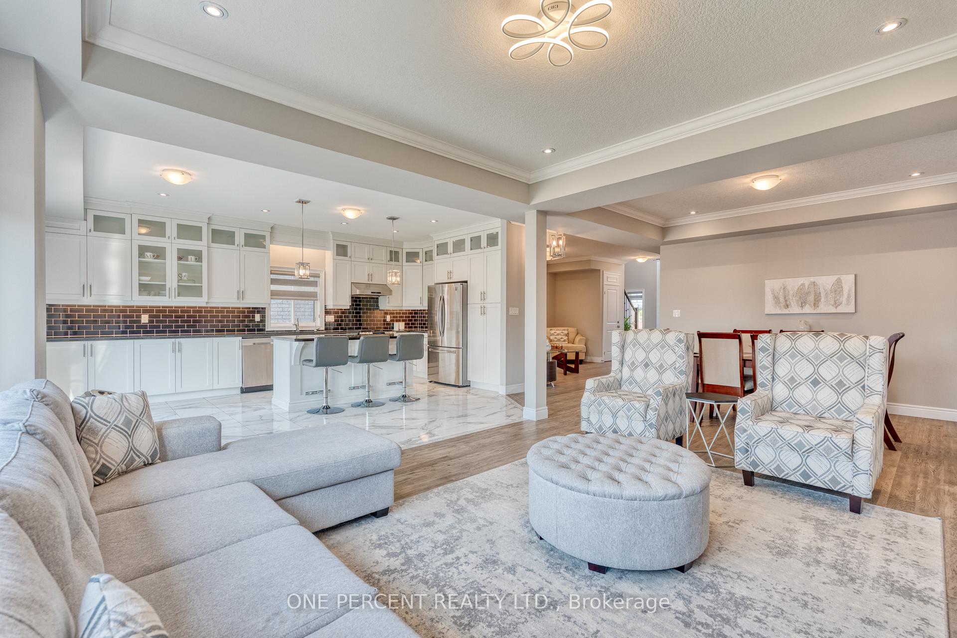 Photo 11 of 16 Eringate Court, Hamilton, Stoney Creek Mountain — HOMEH