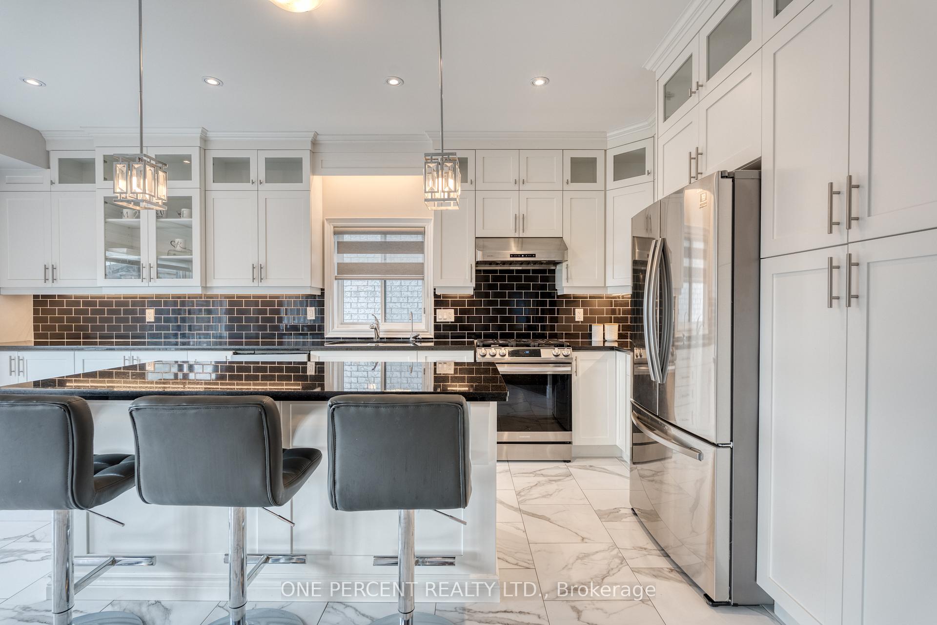 Photo 13 of 16 Eringate Court, Hamilton, Stoney Creek Mountain — HOMEH
