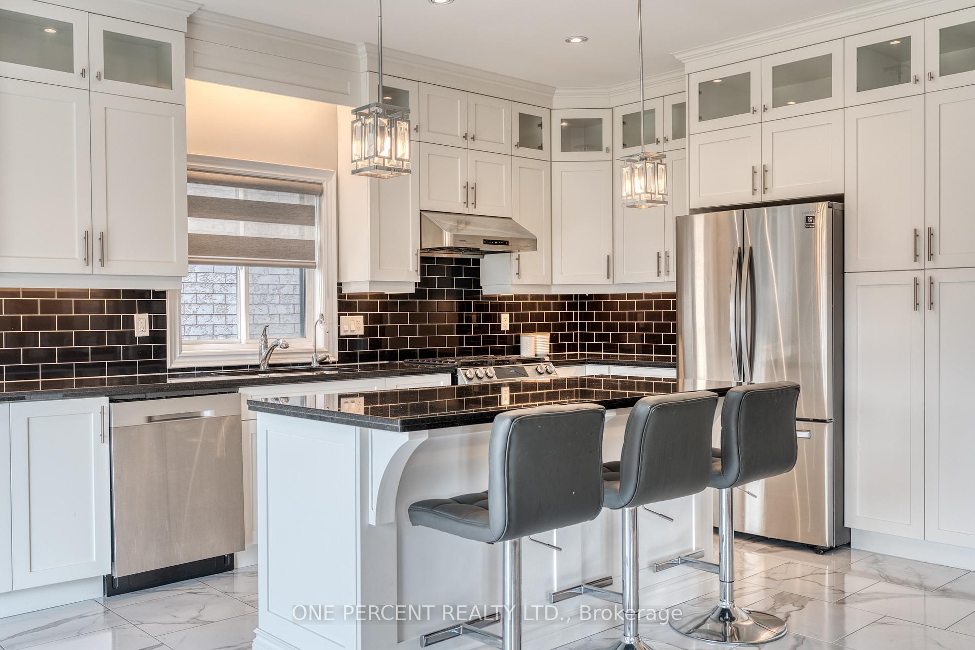 Photo 14 of 16 Eringate Court, Hamilton, Stoney Creek Mountain — HOMEH
