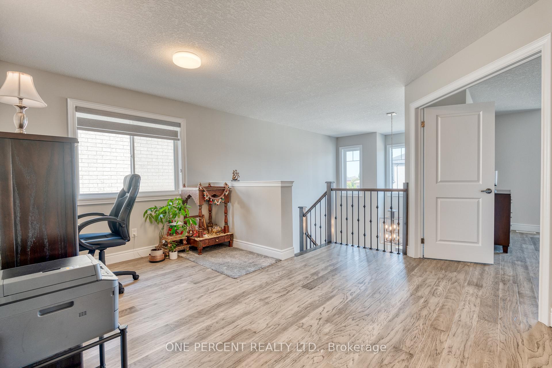 Photo 21 of 16 Eringate Court, Hamilton, Stoney Creek Mountain — HOMEH