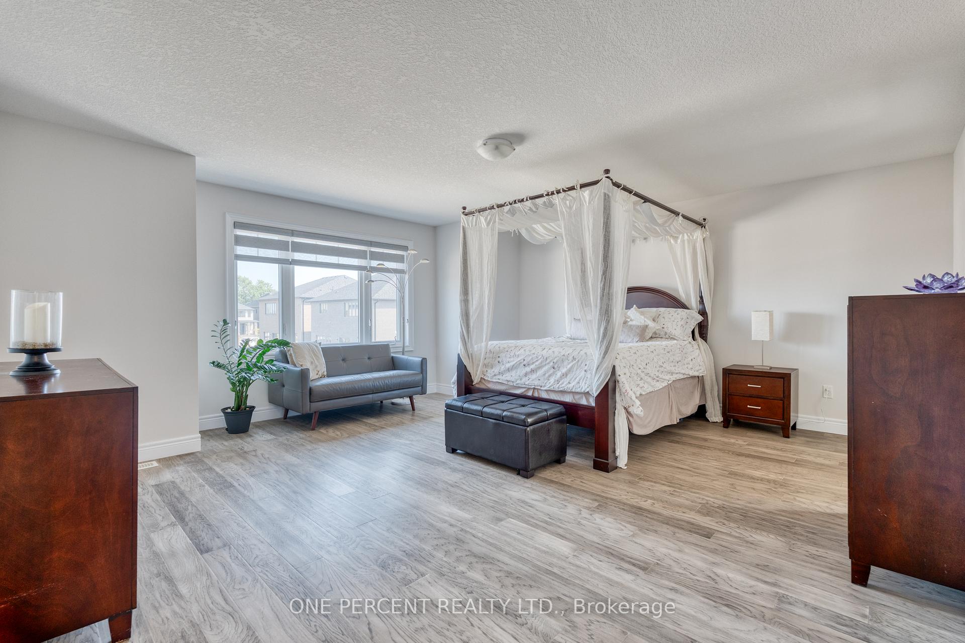 Photo 23 of 16 Eringate Court, Hamilton, Stoney Creek Mountain — HOMEH