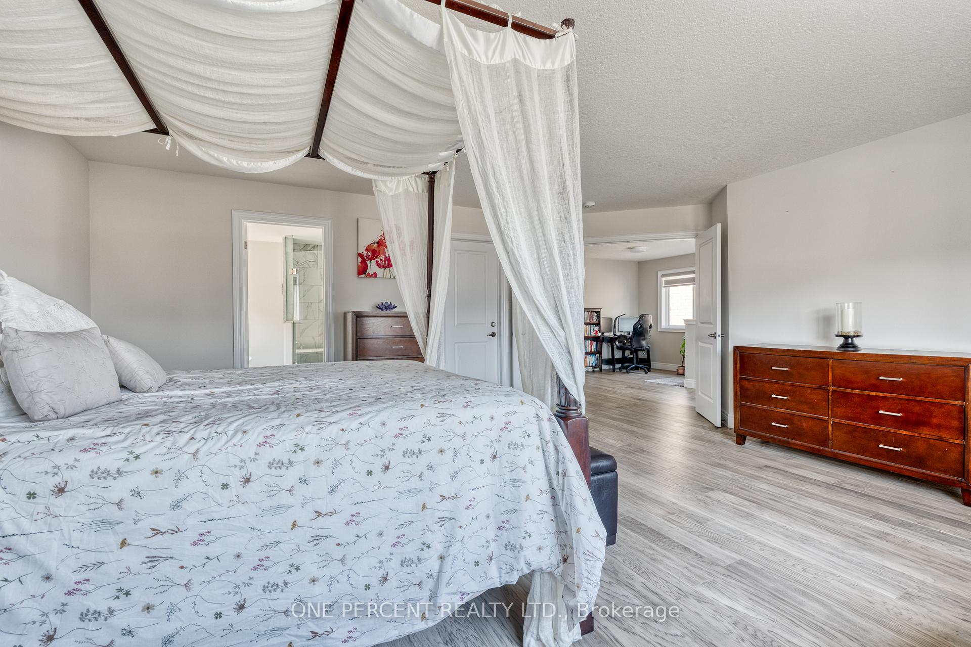 Photo 25 of 16 Eringate Court, Hamilton, Stoney Creek Mountain — HOMEH