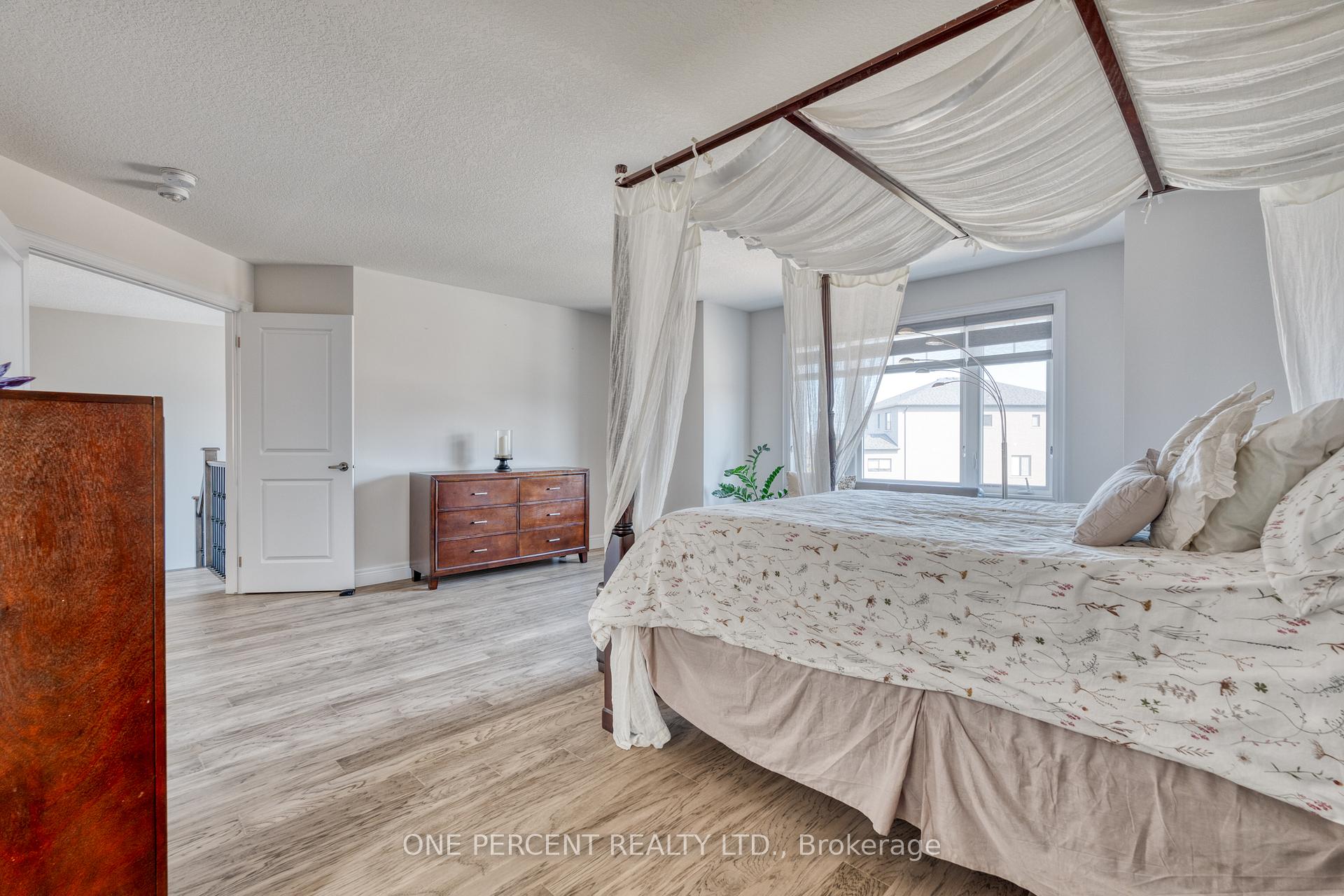 Photo 26 of 16 Eringate Court, Hamilton, Stoney Creek Mountain — HOMEH