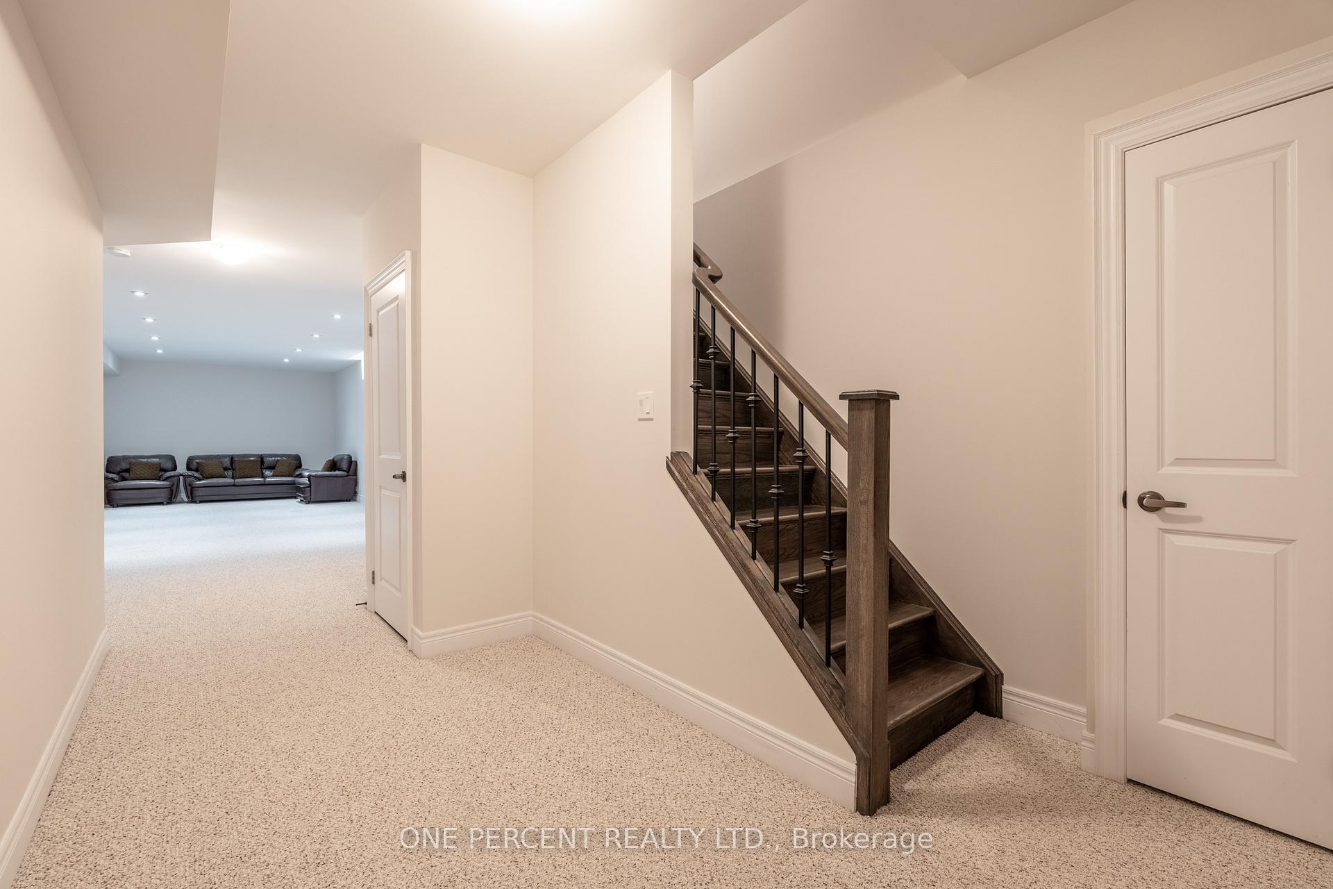 Photo 35 of 16 Eringate Court, Hamilton, Stoney Creek Mountain — HOMEH