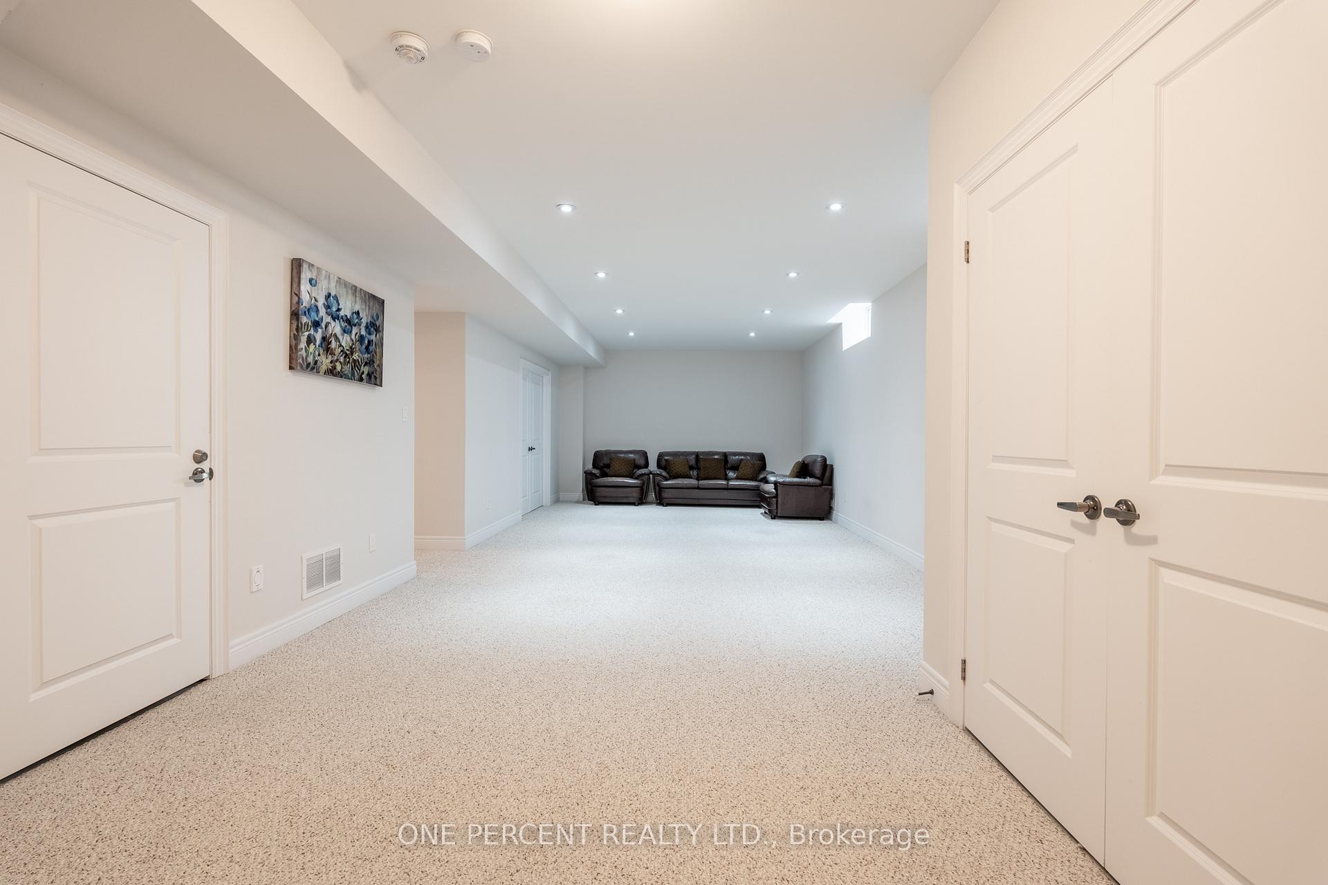 Photo 36 of 16 Eringate Court, Hamilton, Stoney Creek Mountain — HOMEH