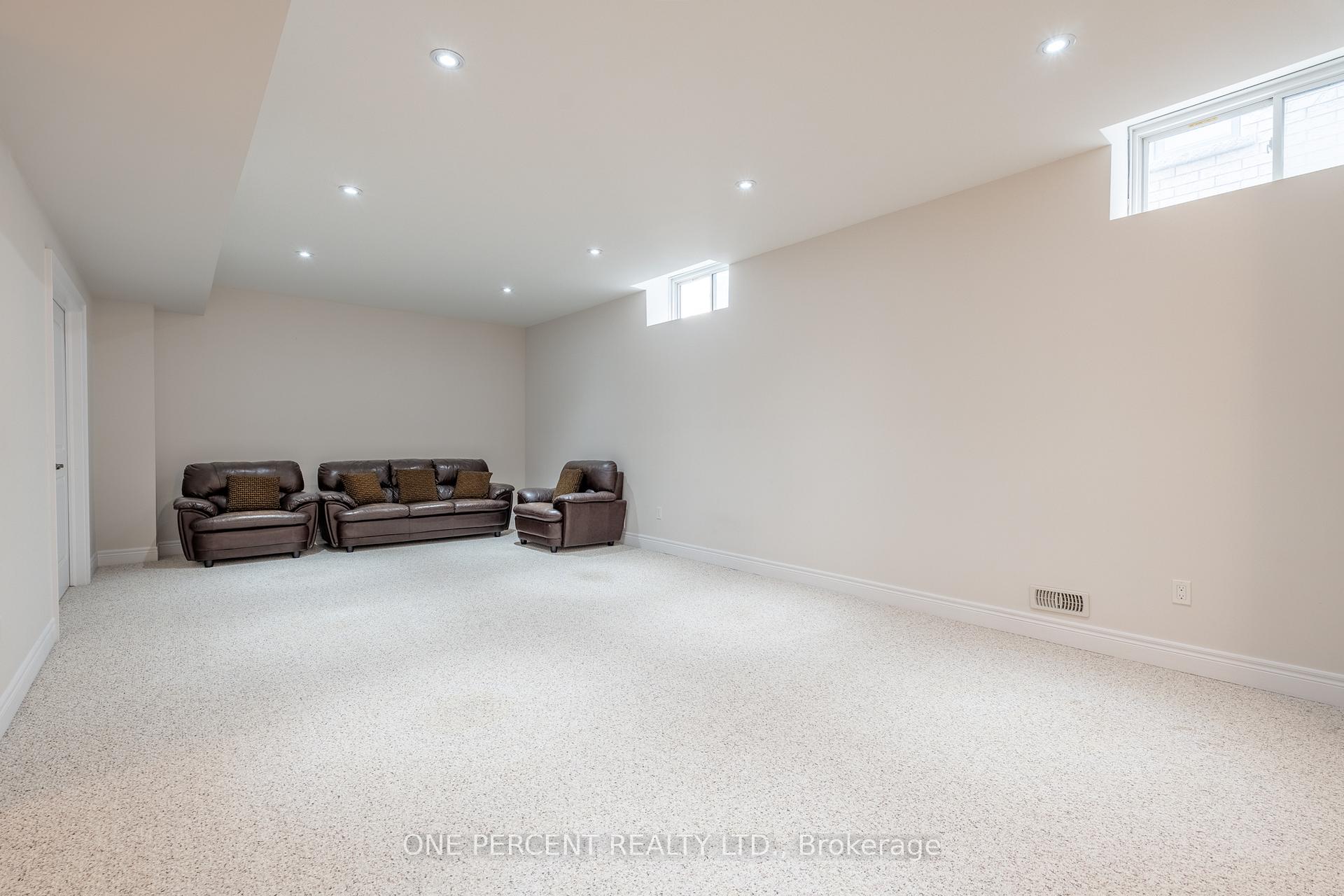 Photo 37 of 16 Eringate Court, Hamilton, Stoney Creek Mountain — HOMEH
