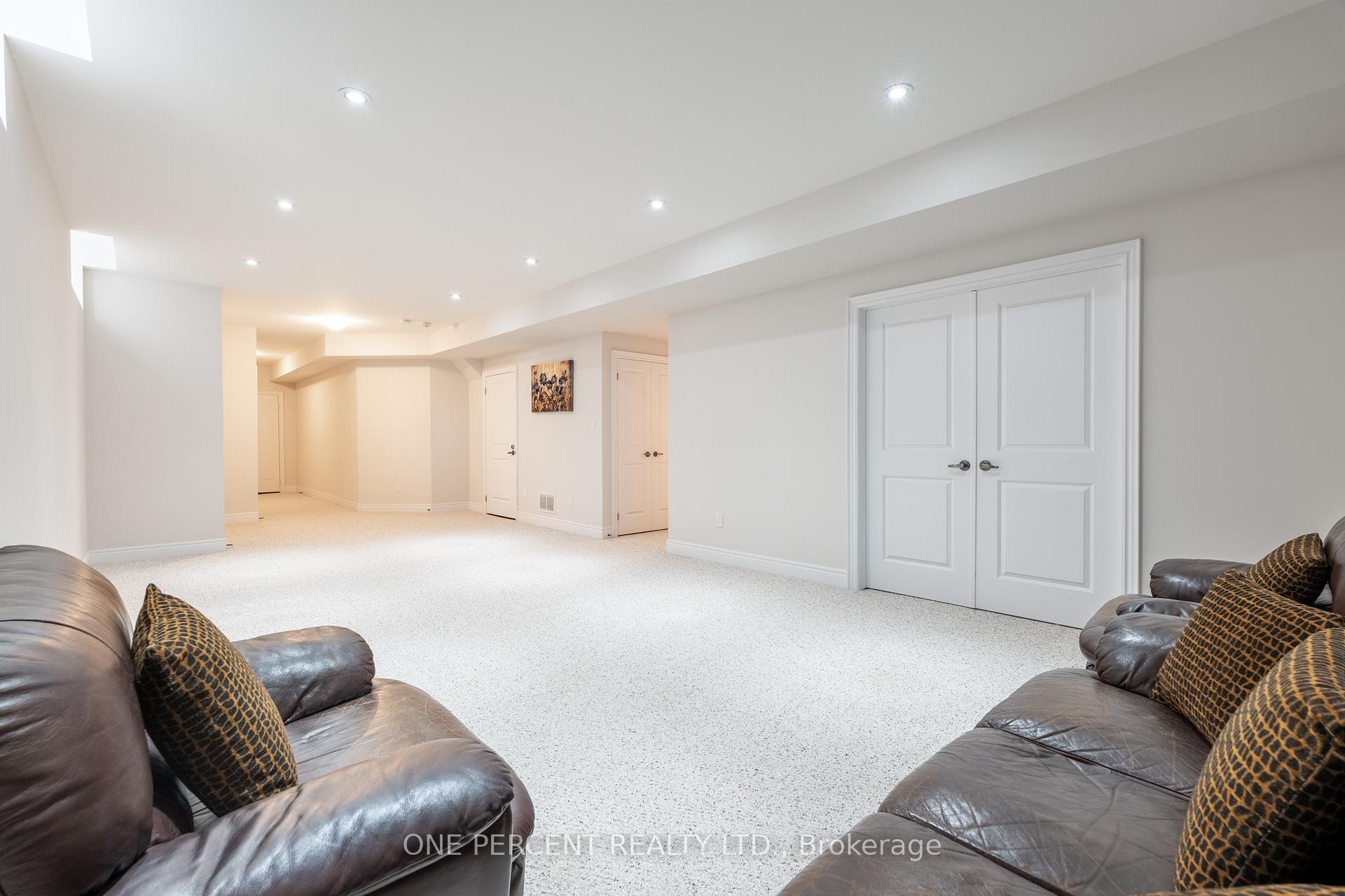 Photo 38 of 16 Eringate Court, Hamilton, Stoney Creek Mountain — HOMEH