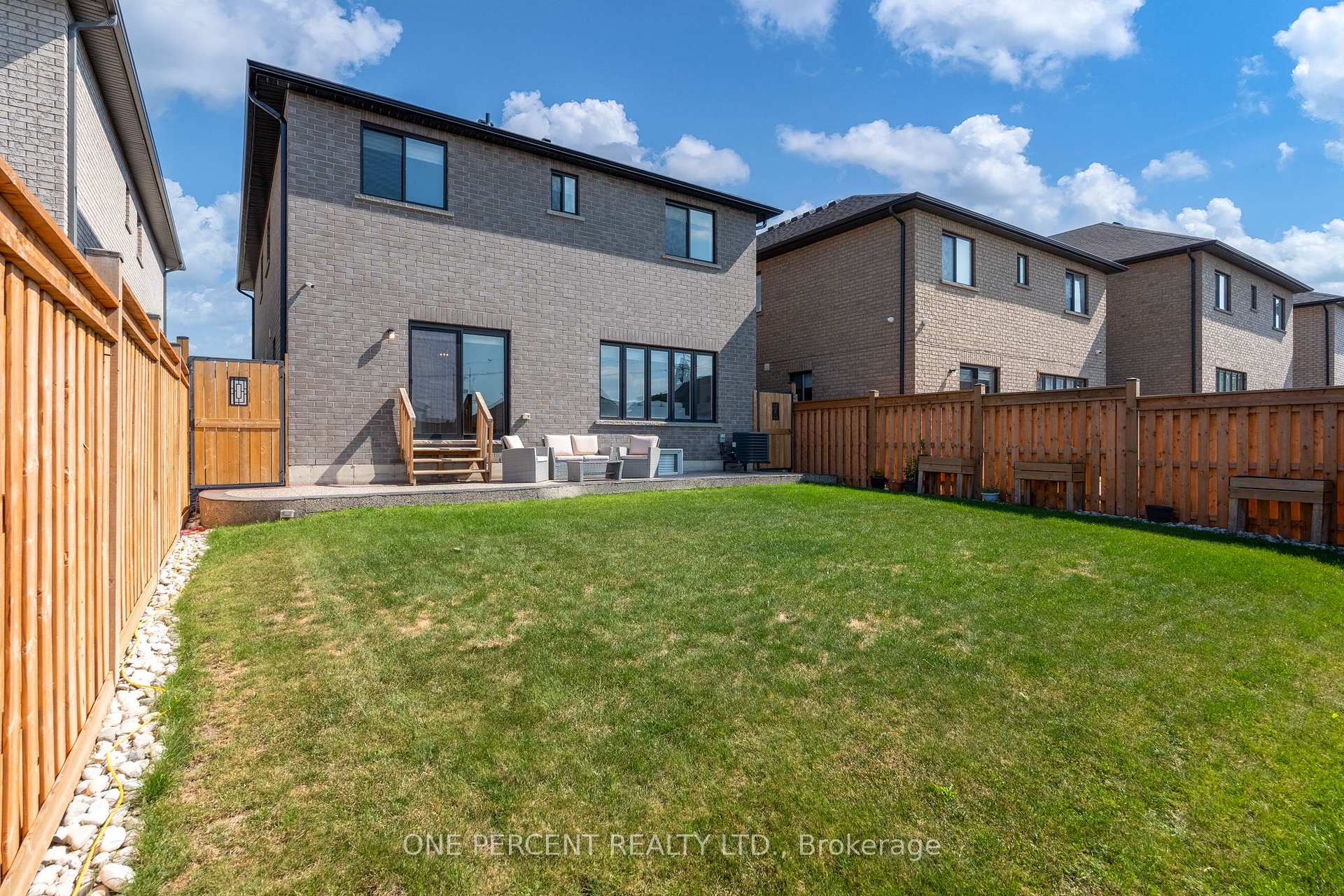 Photo 43 of 16 Eringate Court, Hamilton, Stoney Creek Mountain — HOMEH