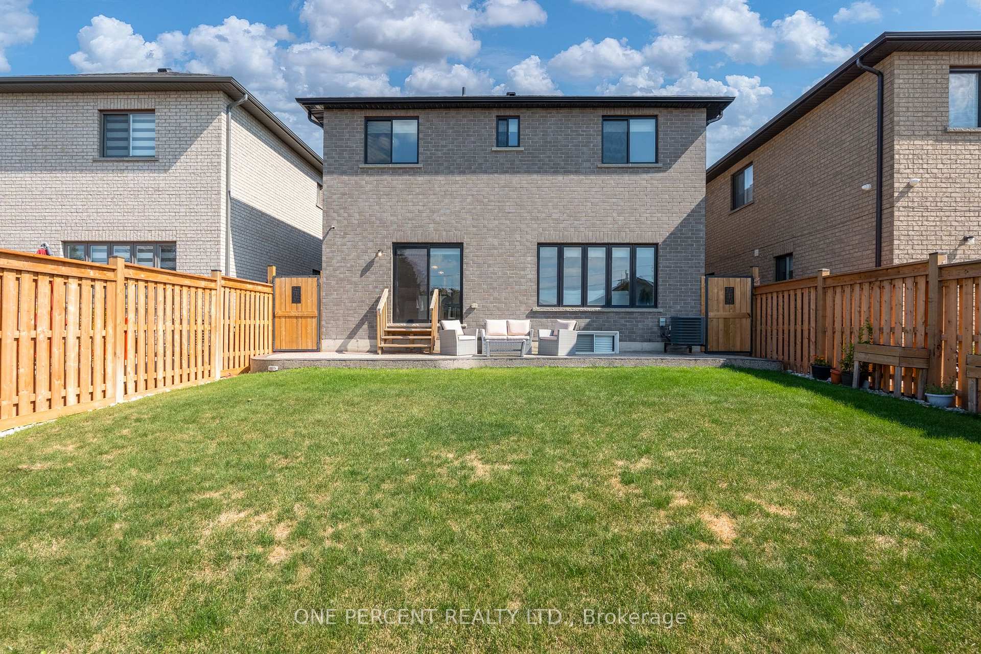 Photo 44 of 16 Eringate Court, Hamilton, Stoney Creek Mountain — HOMEH