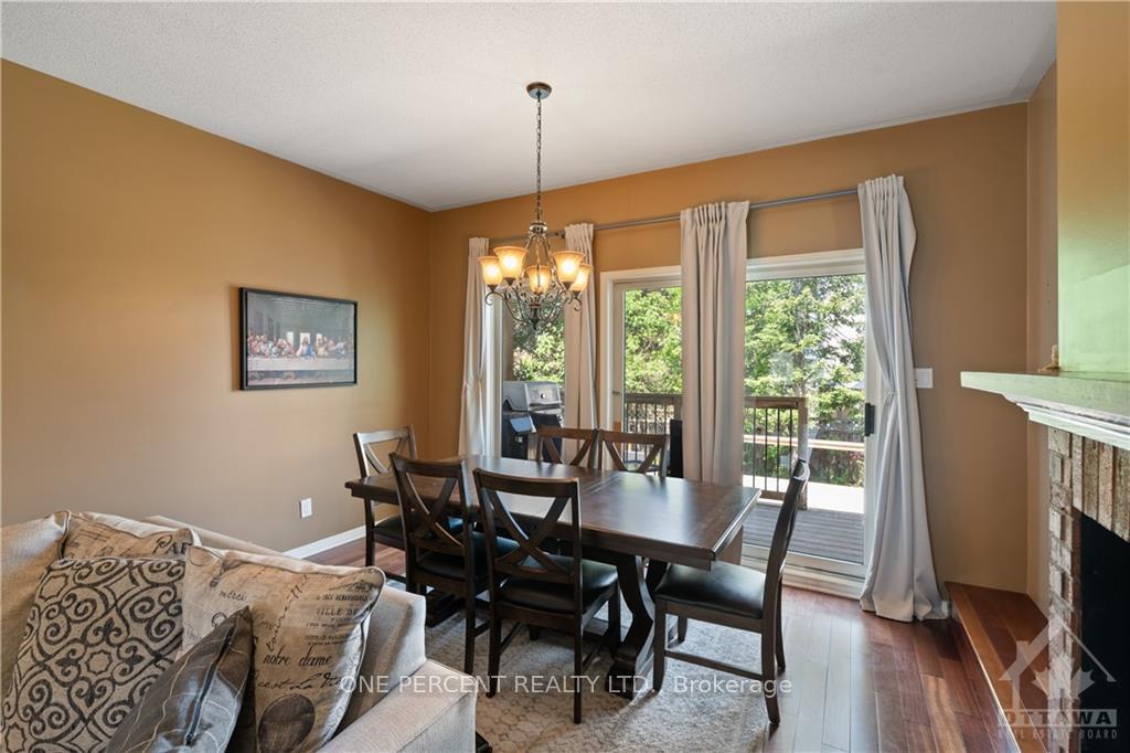 Photo 4 of 58 Townsend Drive, Ottawa, Barrhaven - Heritage Park — HOMEH