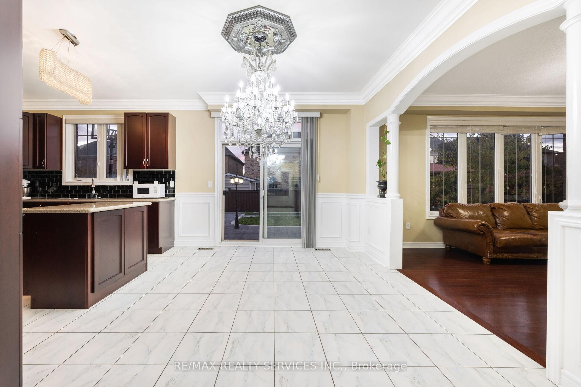 Photo 9 of 51 Midsummer Drive, Brampton, Bram East — HOMEH
