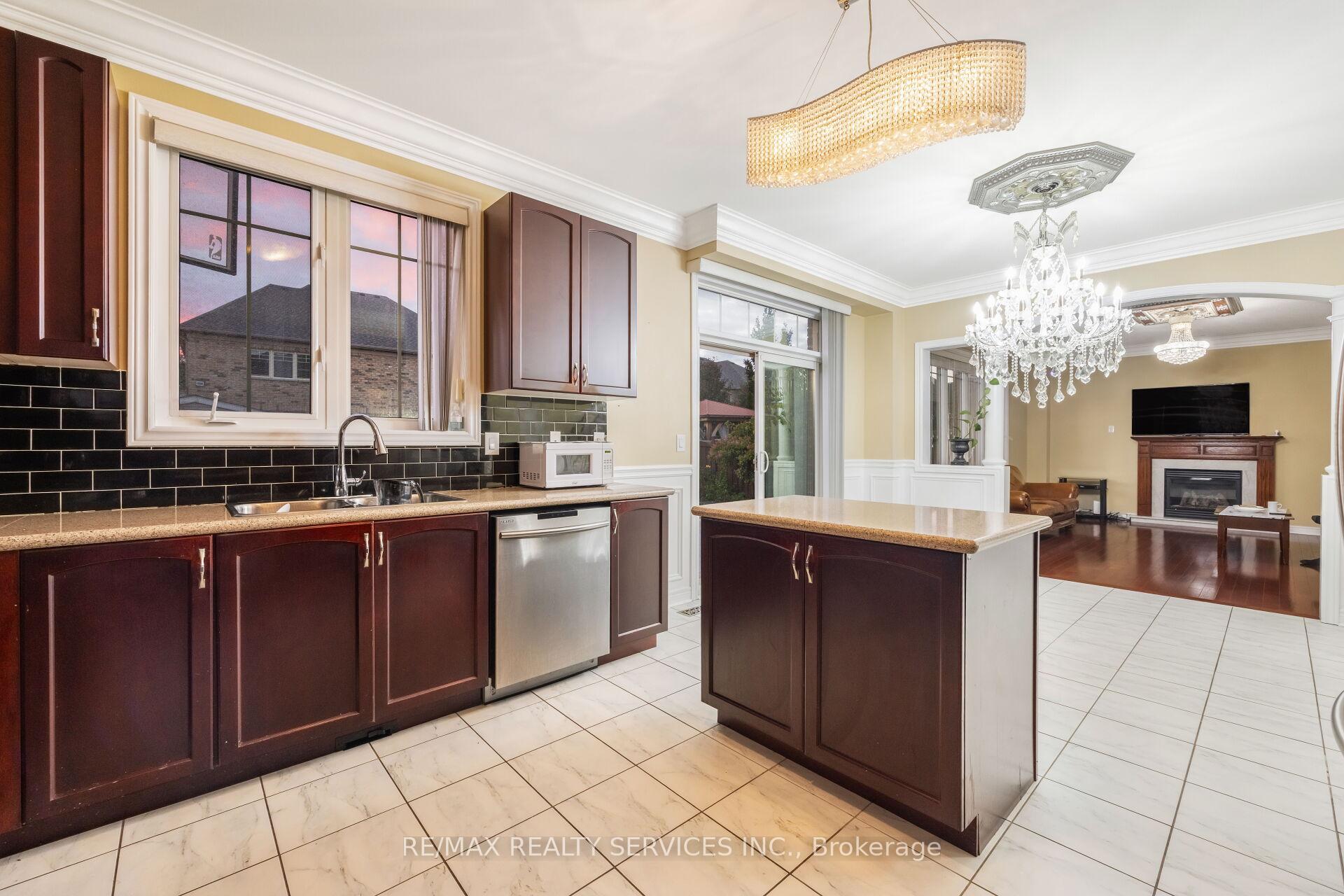 Photo 12 of 51 Midsummer Drive, Brampton, Bram East — HOMEH