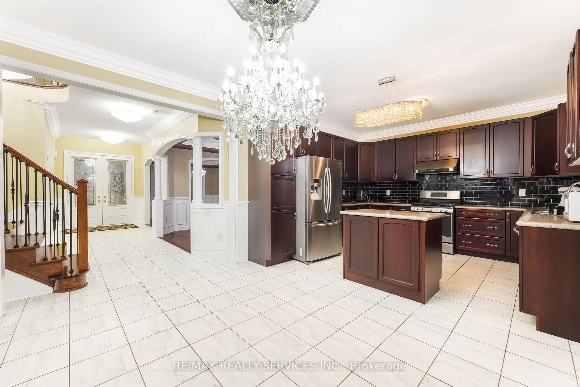 Photo 13 of 51 Midsummer Drive, Brampton, Bram East — HOMEH