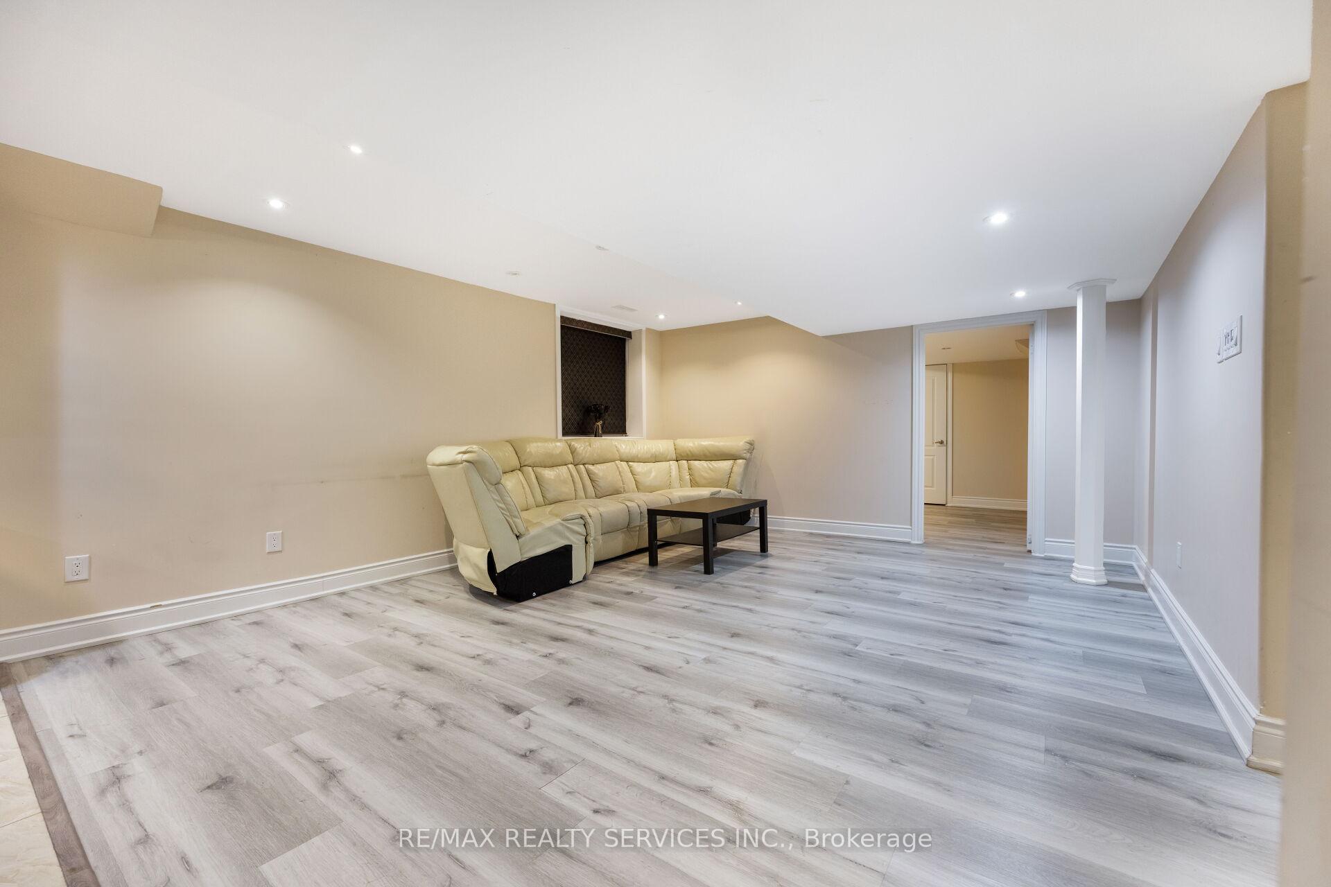 Photo 38 of 51 Midsummer Drive, Brampton, Bram East — HOMEH