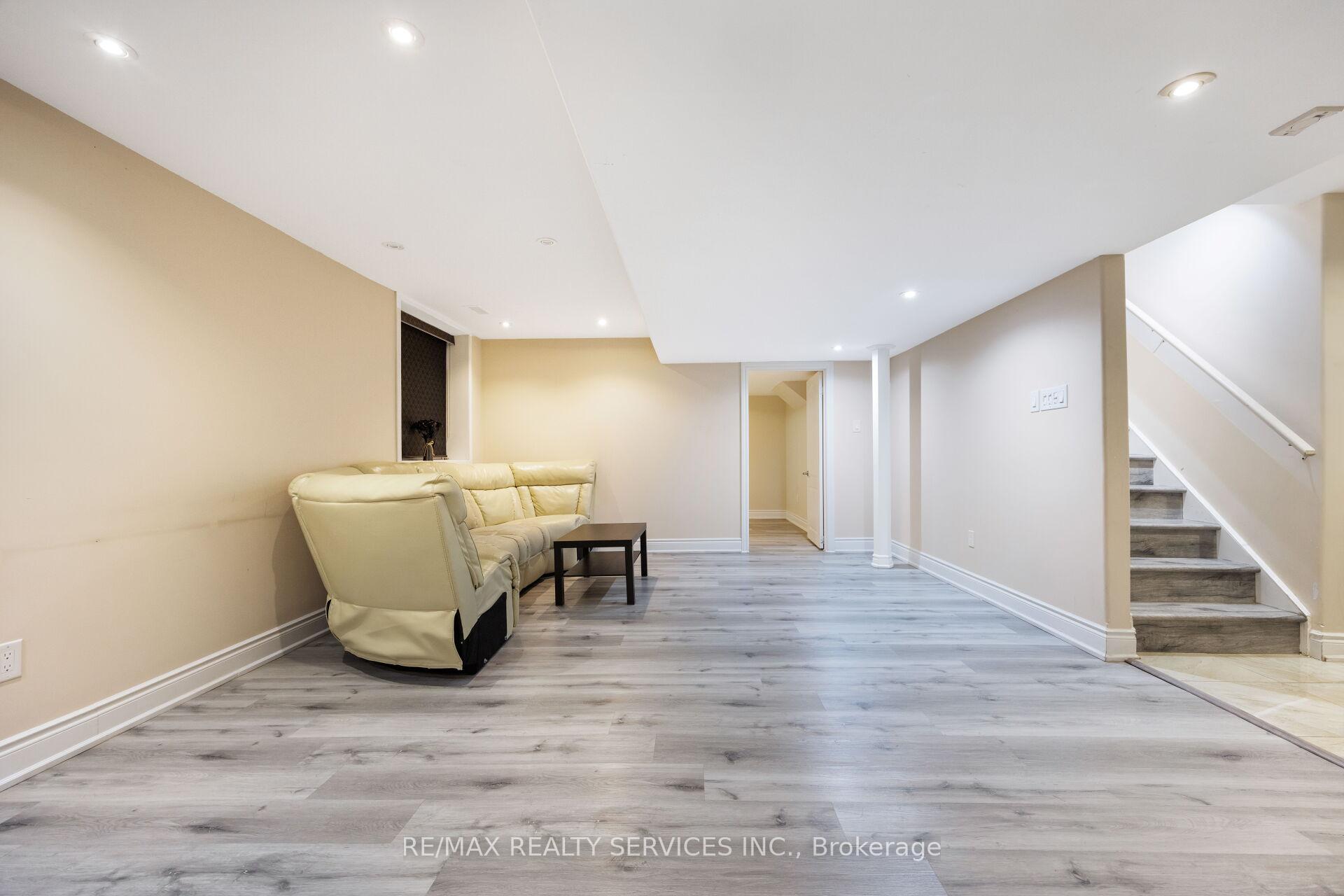 Photo 39 of 51 Midsummer Drive, Brampton, Bram East — HOMEH