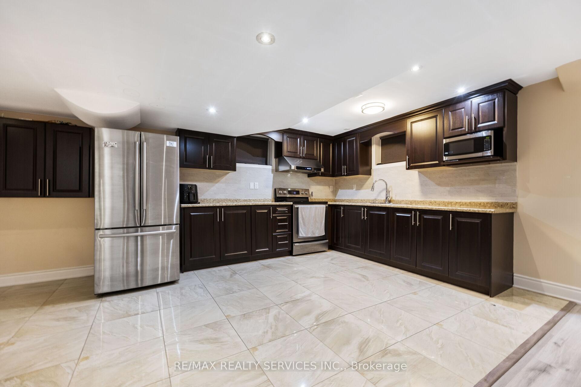 Photo 41 of 51 Midsummer Drive, Brampton, Bram East — HOMEH