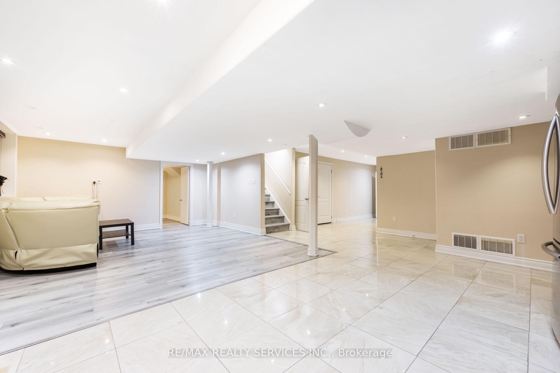 Photo 42 of 51 Midsummer Drive, Brampton, Bram East — HOMEH