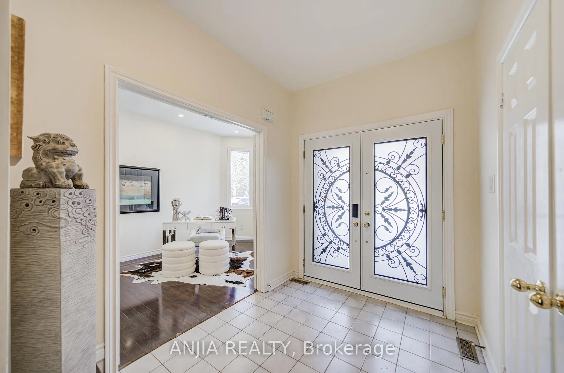 Photo 3 of 33 Havagal Crescent, Markham, Markville — HOMEH