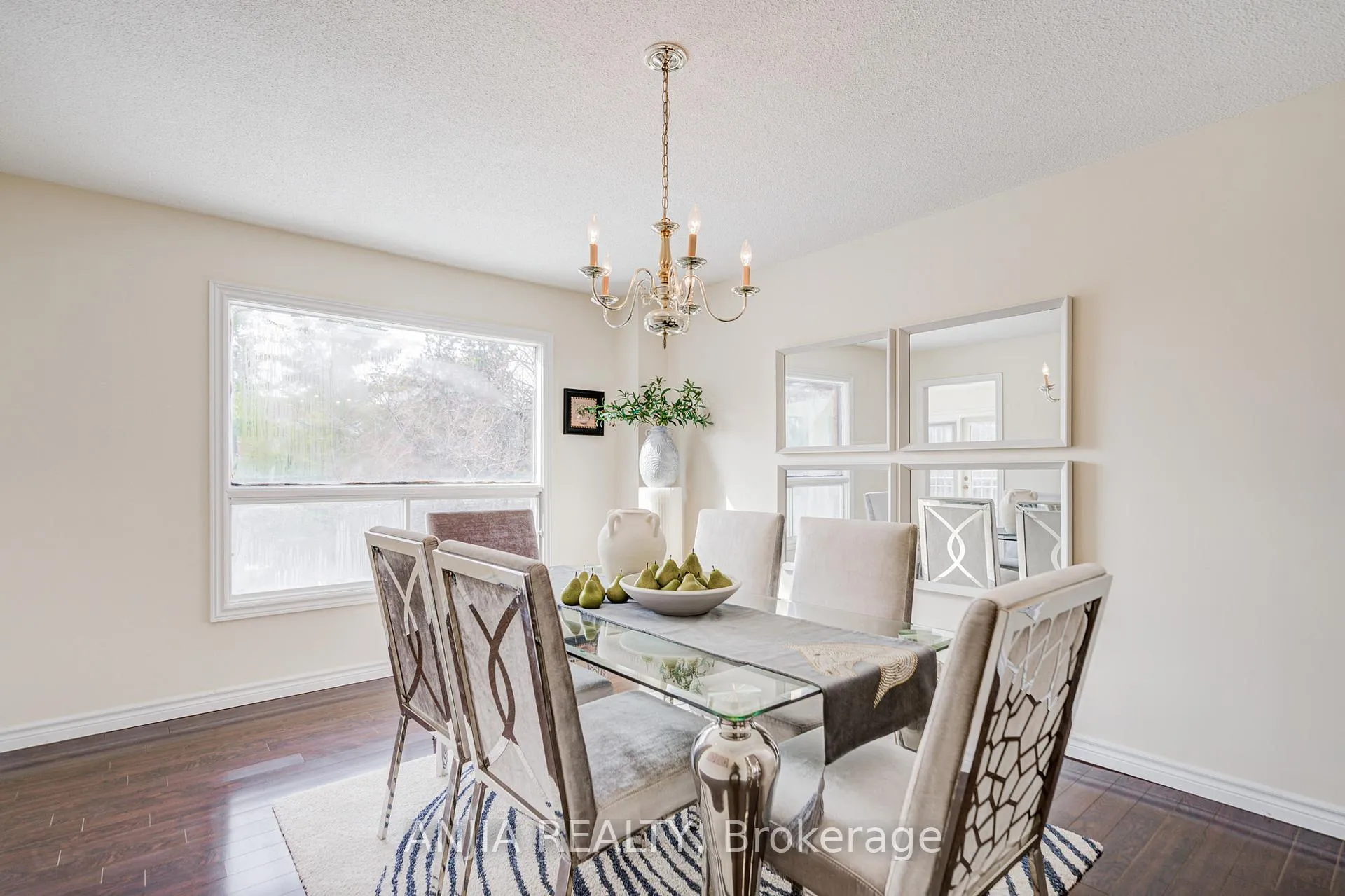 Photo 8 of 33 Havagal Crescent, Markham, Markville — HOMEH