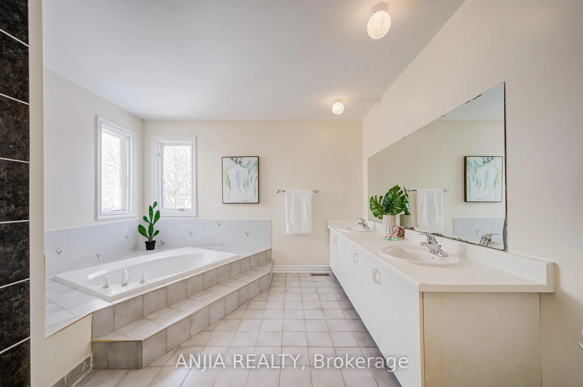 Photo 27 of 33 Havagal Crescent, Markham, Markville — HOMEH