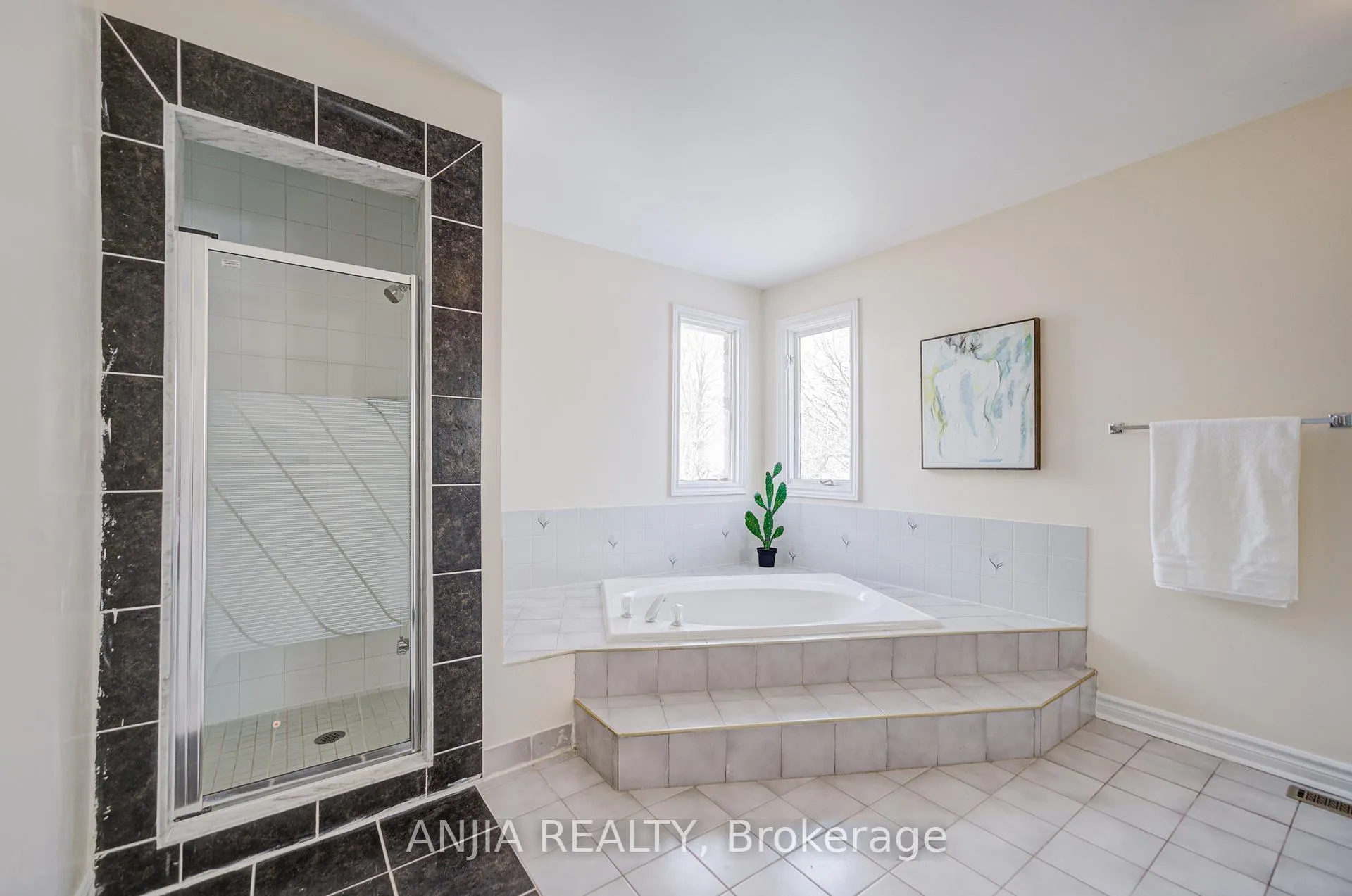 Photo 28 of 33 Havagal Crescent, Markham, Markville — HOMEH