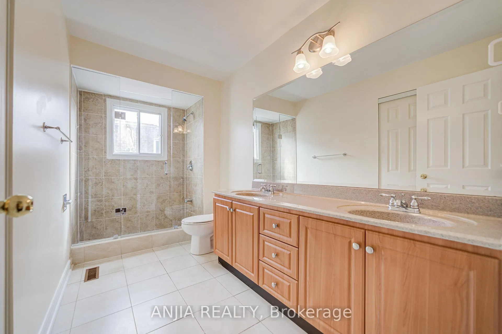 Photo 32 of 33 Havagal Crescent, Markham, Markville — HOMEH