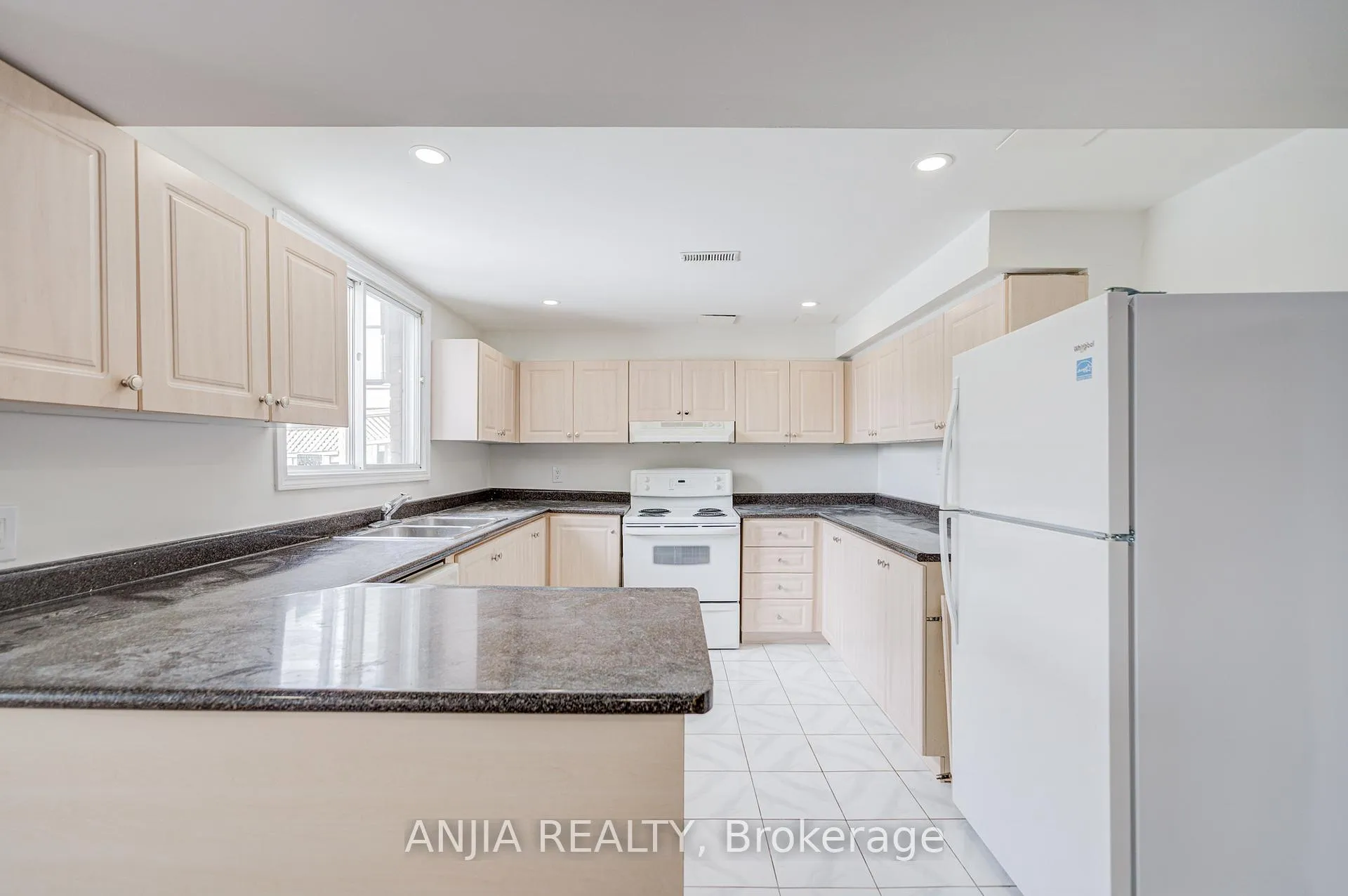 Photo 35 of 33 Havagal Crescent, Markham, Markville — HOMEH