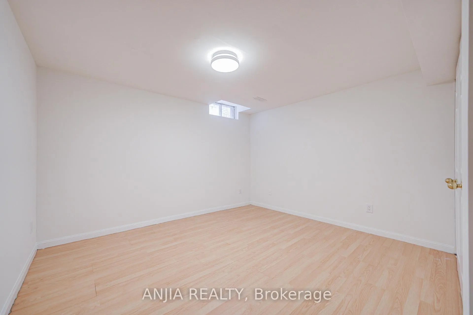 Photo 37 of 33 Havagal Crescent, Markham, Markville — HOMEH