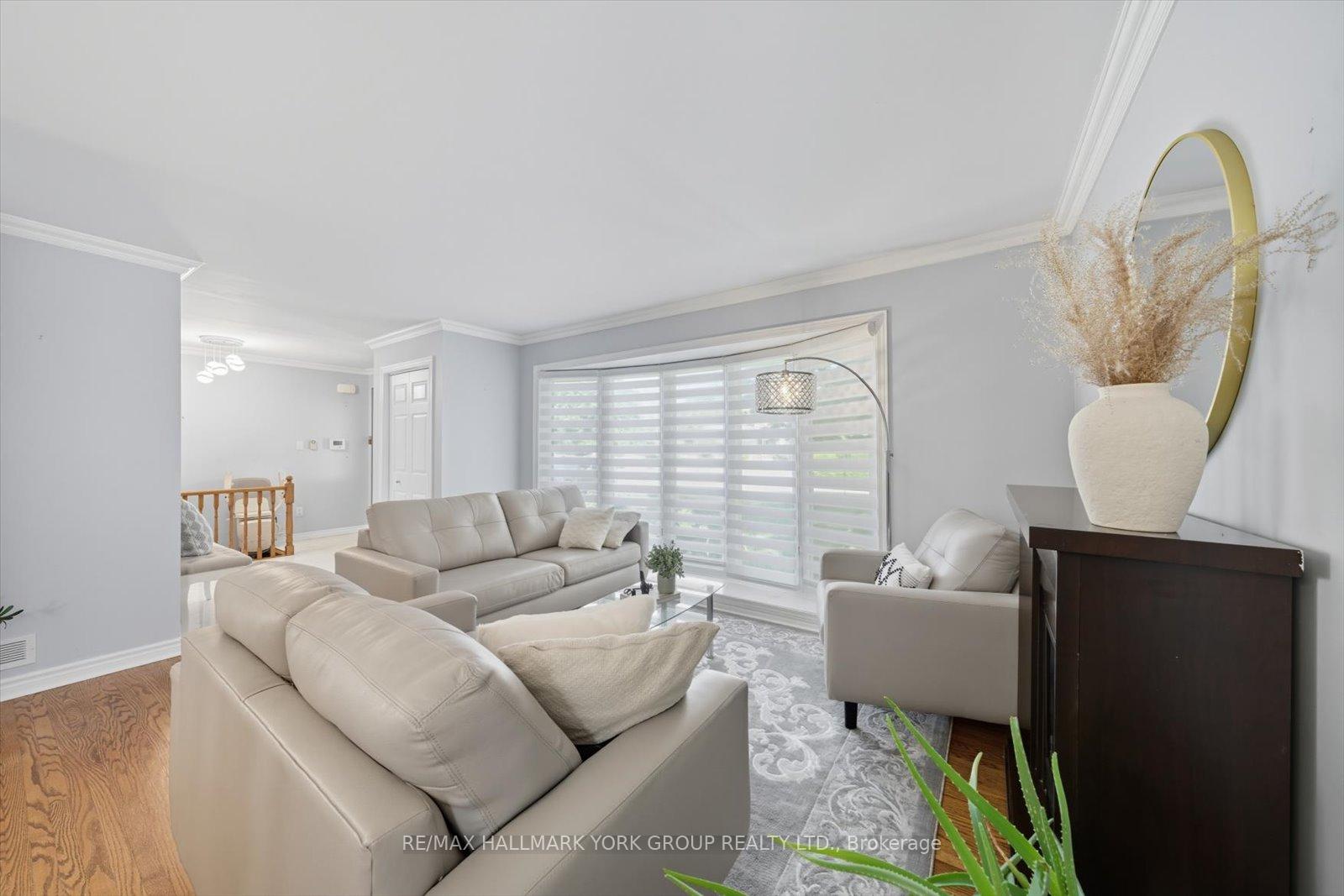 Photo 10 of 27 Bromley Crescent, Brampton, Avondale — HOMEH